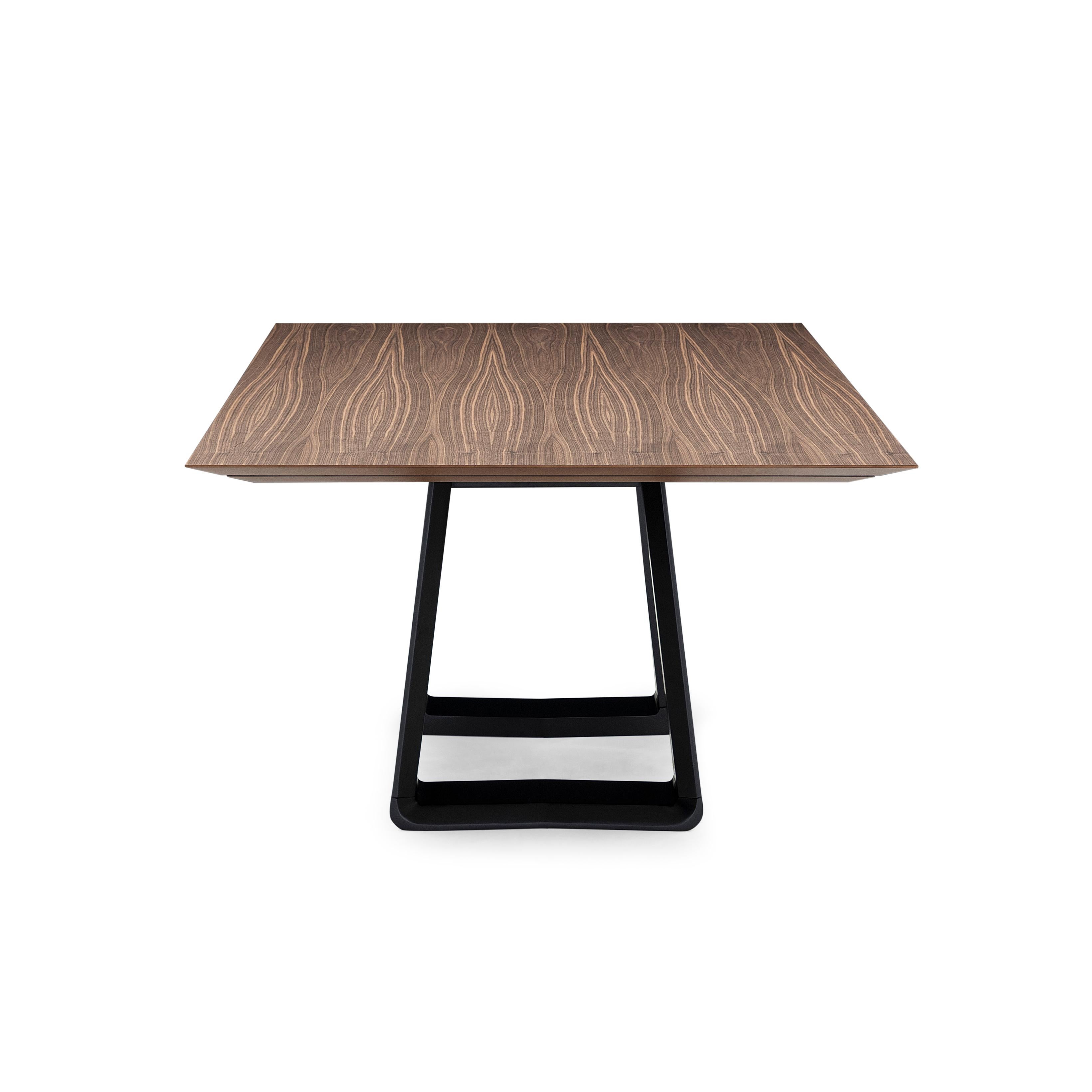Moderne Table de salle à manger avec placage en noyer  Top de 87 pouces et base noire mate - ligne d'aile en vente