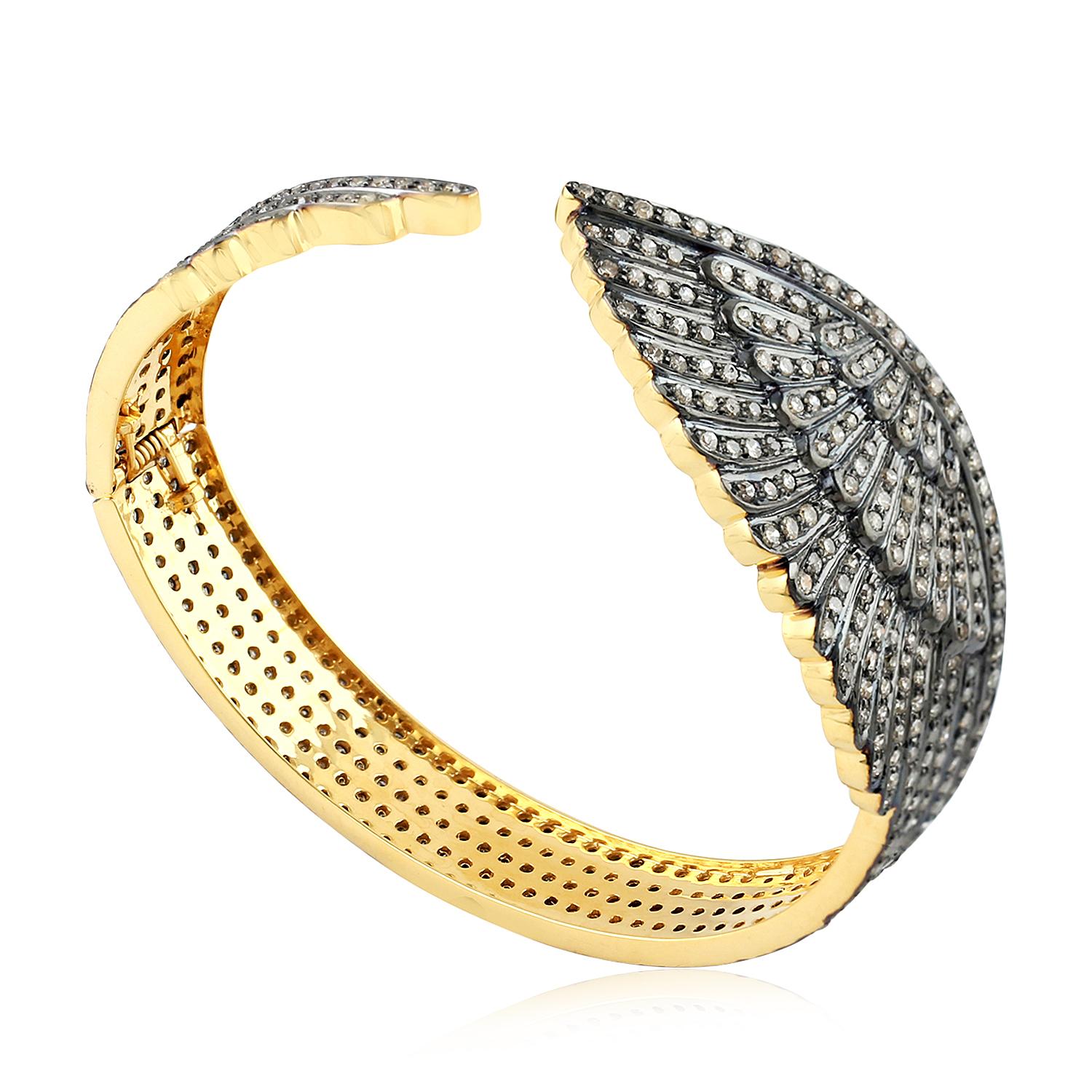 Wing Shape Pave Diamond Bangle in Silver In New Condition For Sale In New York, NY