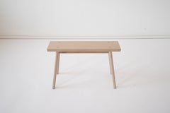 Wing Stand von Sun at Six:: Nude: Minimalistischer Hocker / Bank / Beistelltisch aus Holz
