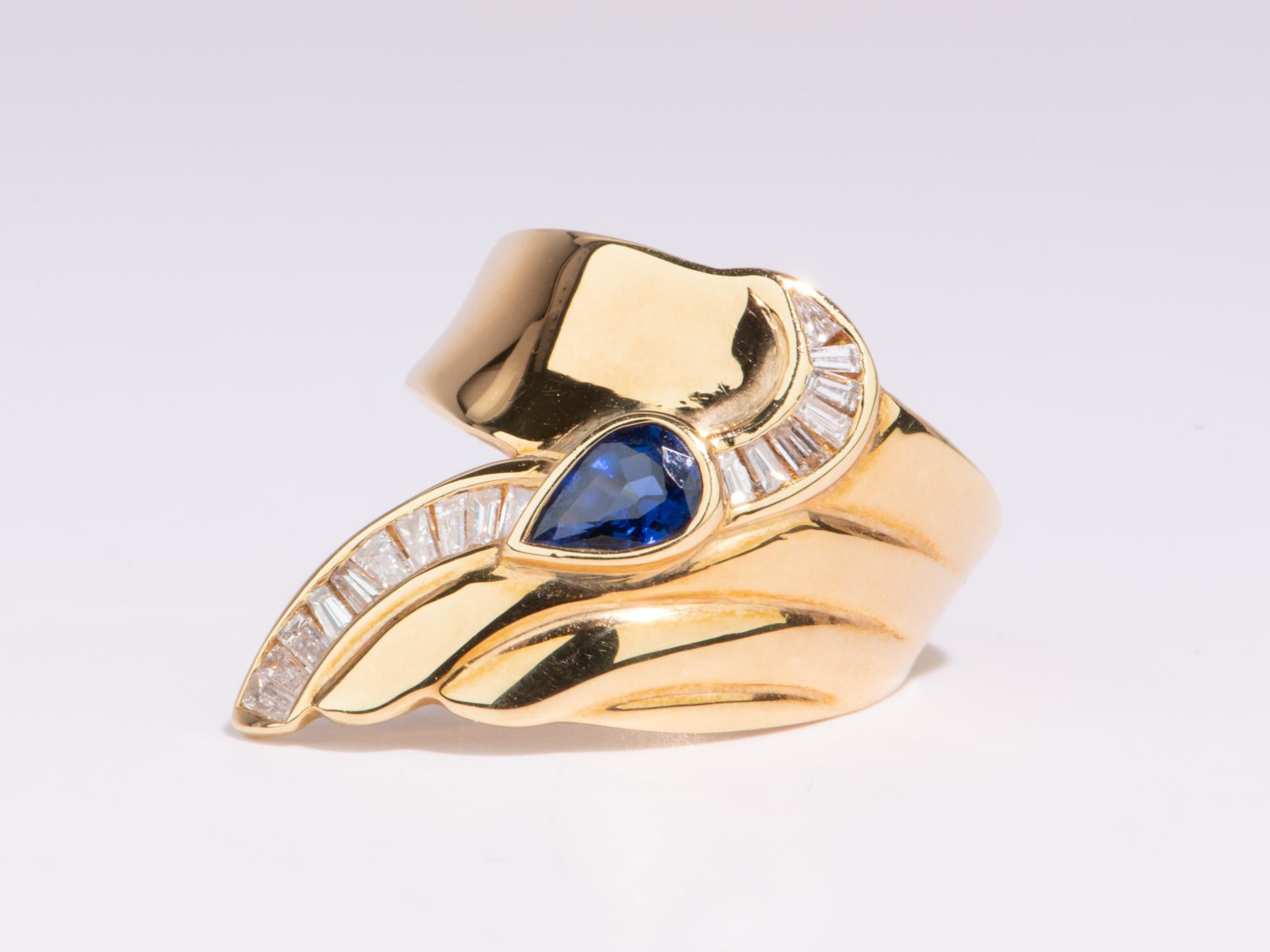 Wing Tip Ring with Blue Sapphire 18K Gold 10.7g V1123 In New Condition For Sale In Osprey, FL
