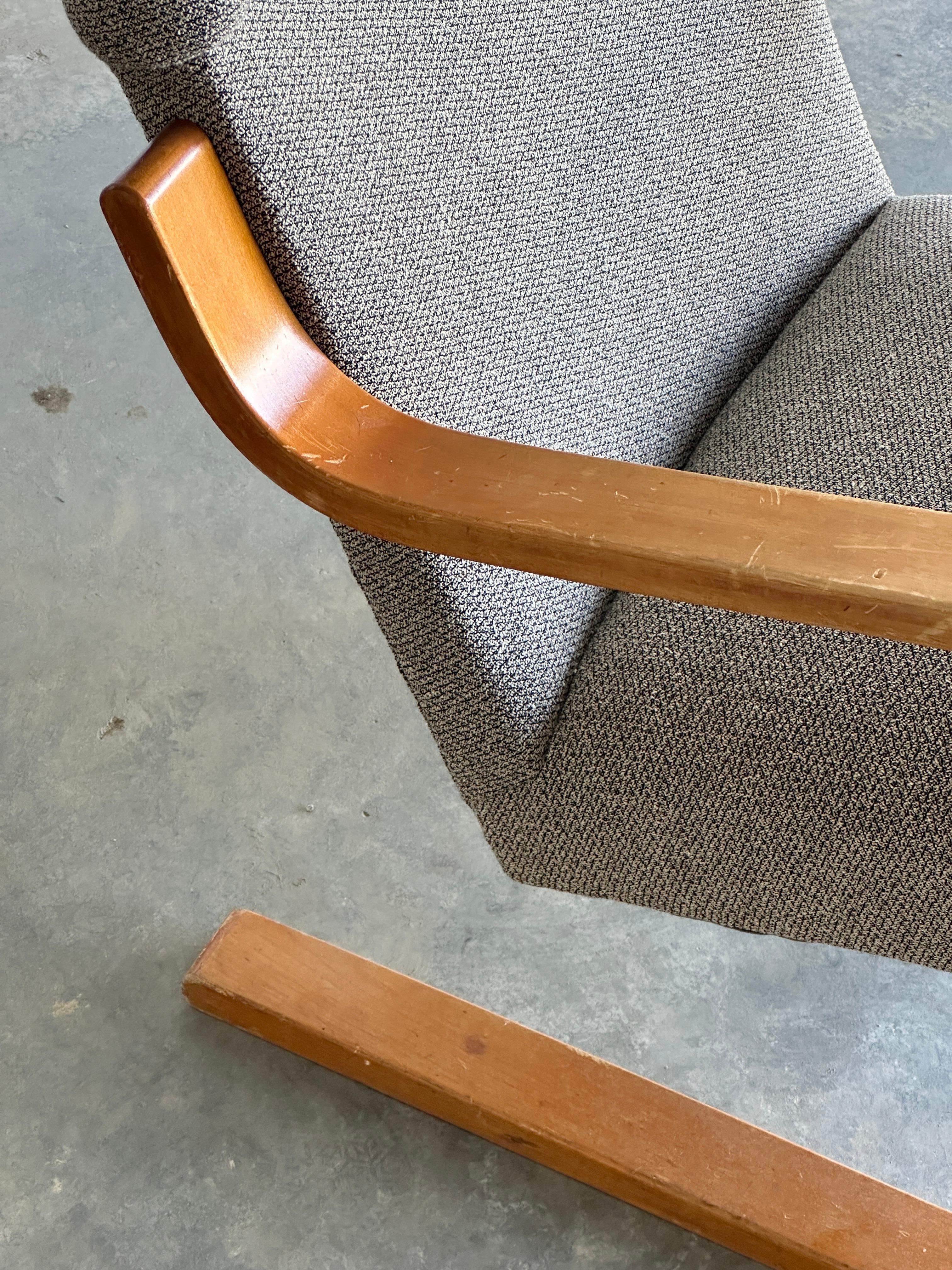 20th Century Wingback 36/401 cantilever lounge chair by Alvar Aalto for Artek For Sale