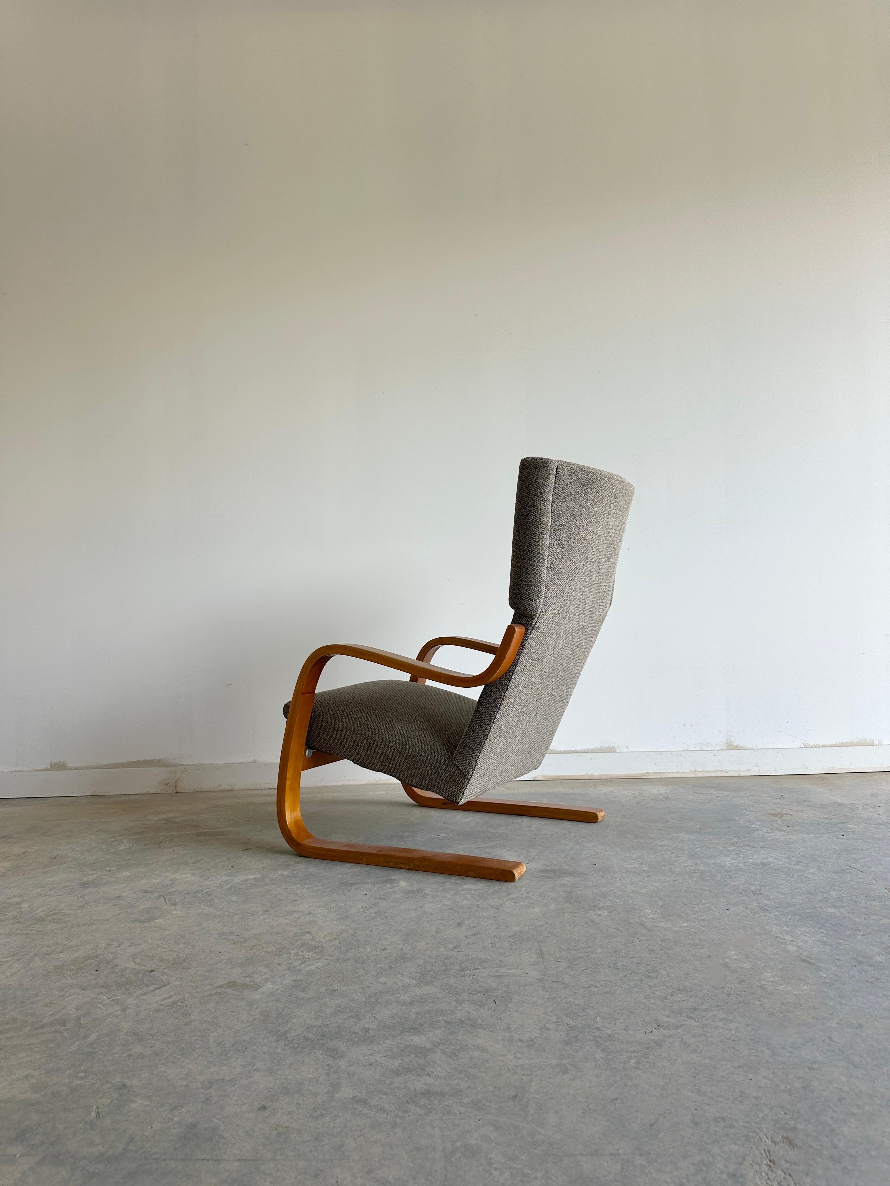 Fabric Wingback 36/401 cantilever lounge chair by Alvar Aalto for Artek For Sale