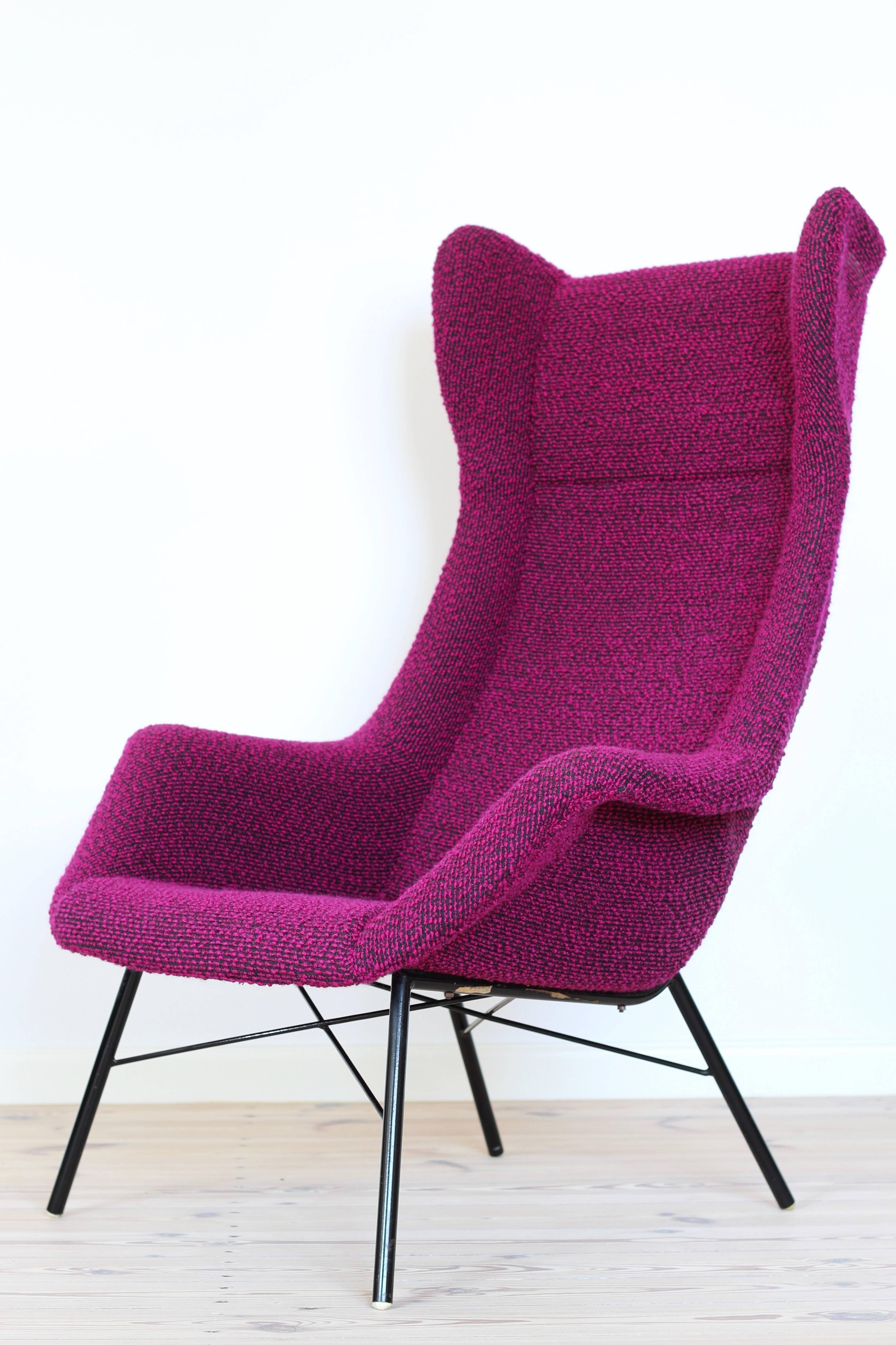 Wingback armchair designed by Miroslav Navratil.
Produced by TON in Bystrice in the 1960s.
The original purple material (sheep's wool bouclé) was cleaned and is in excellent condition. Small spots of glue sticking out from underneath on the sides