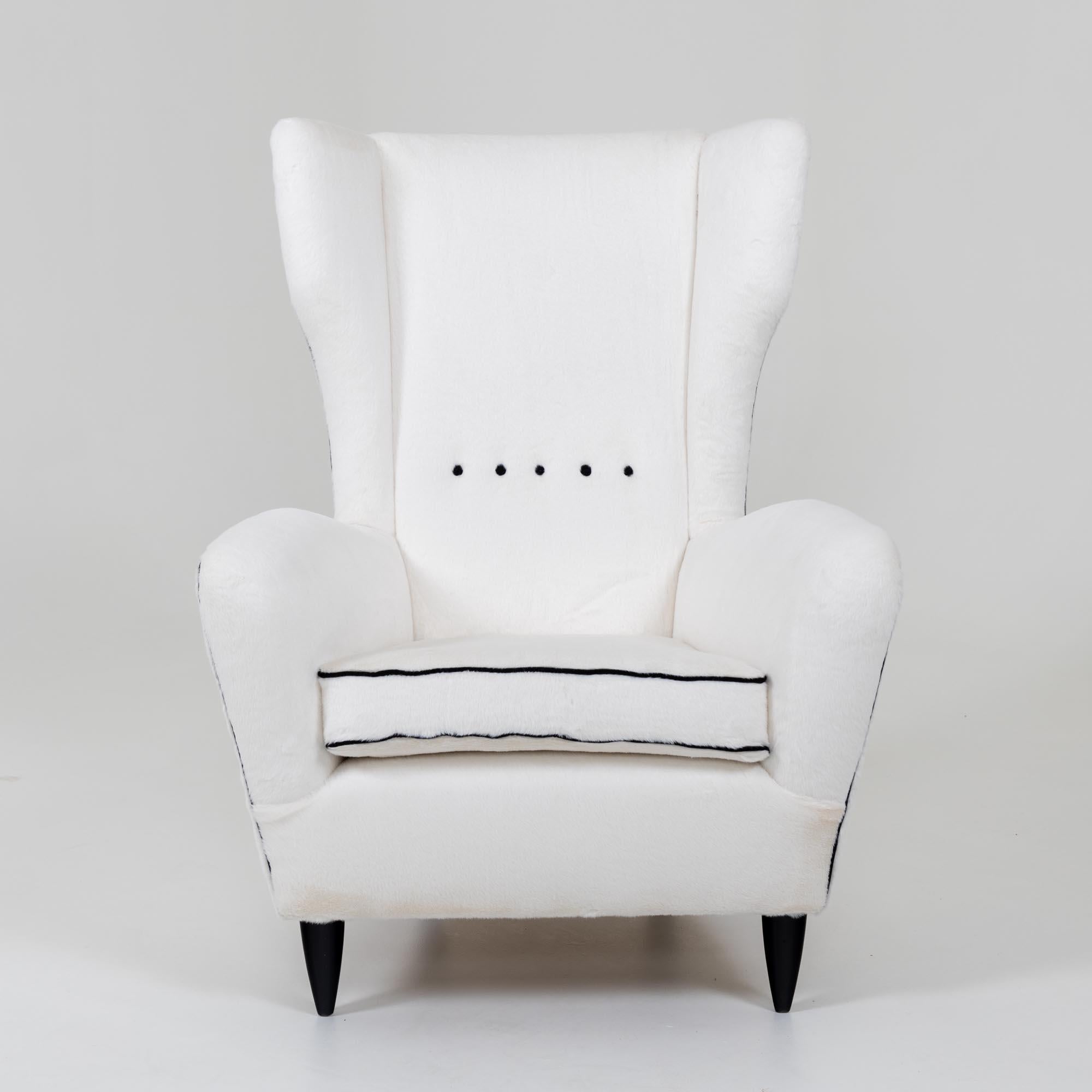Wingback Armchair, white faux fur, Italian Manufactory, Mid-20th Century For Sale 1