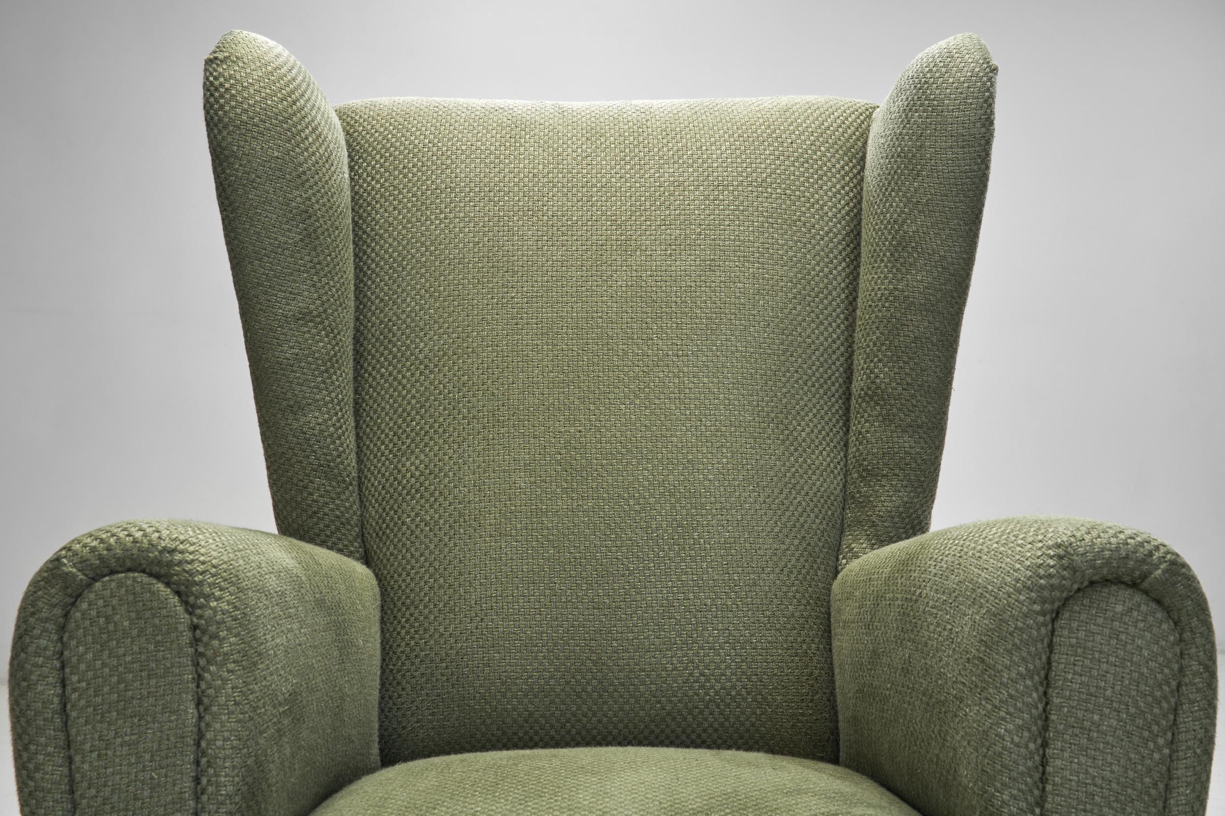Fauteuil Wingback tapissé en vert foncé, Europe, milieu du 20e siècle en vente 4