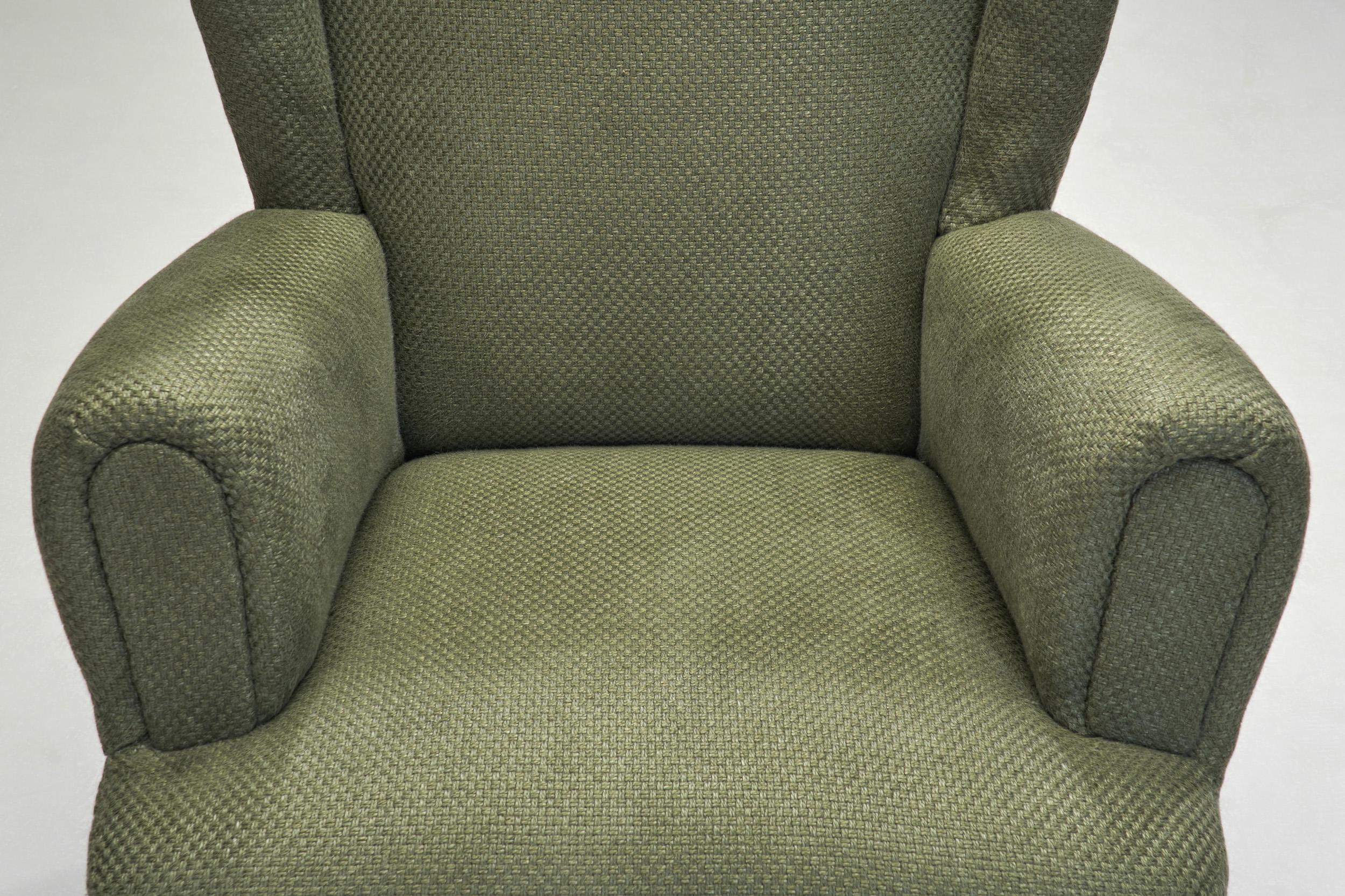 Fauteuil Wingback tapissé en vert foncé, Europe, milieu du 20e siècle en vente 5