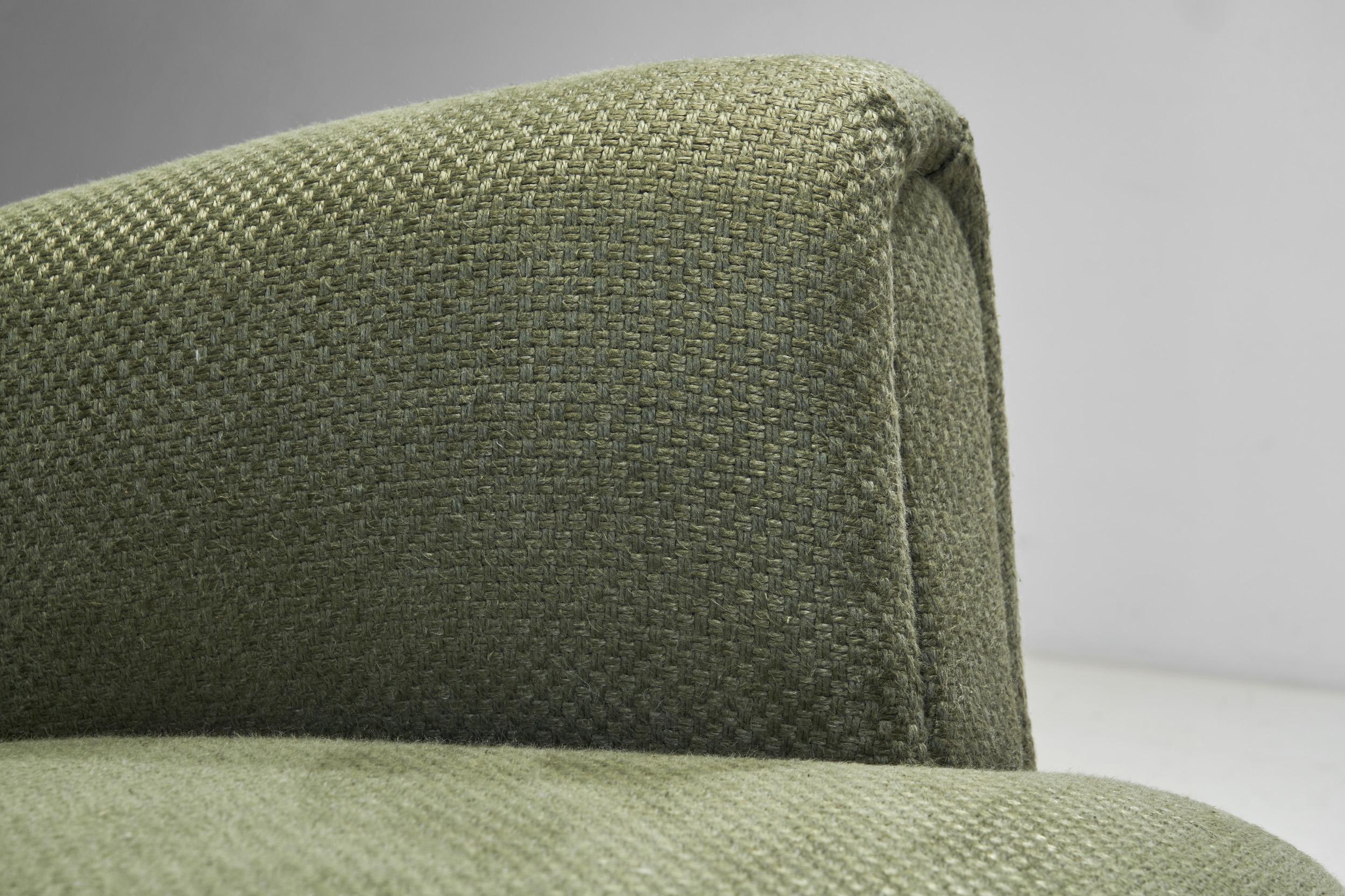 Fauteuil Wingback tapissé en vert foncé, Europe, milieu du 20e siècle en vente 6