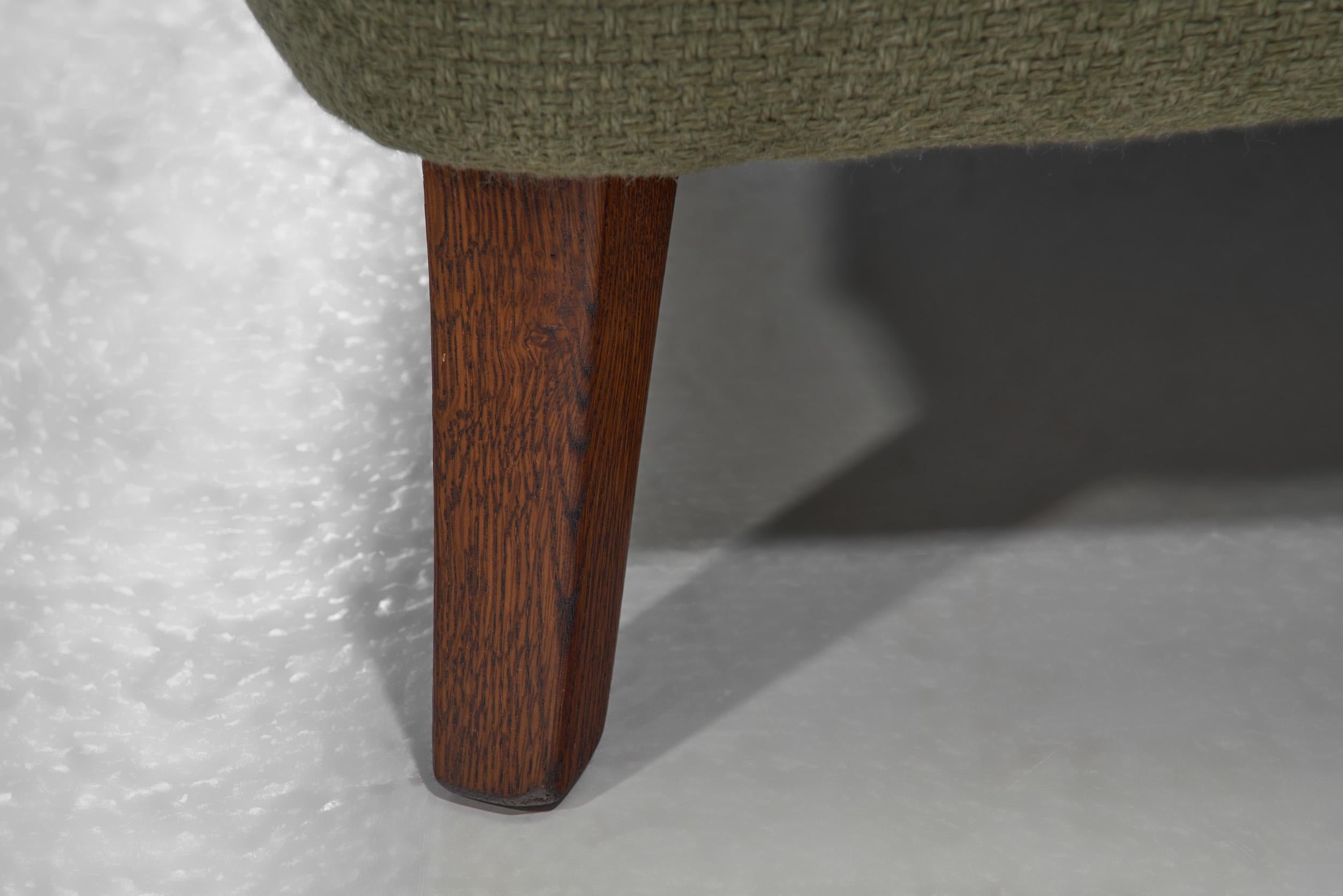 Fauteuil Wingback tapissé en vert foncé, Europe, milieu du 20e siècle en vente 9
