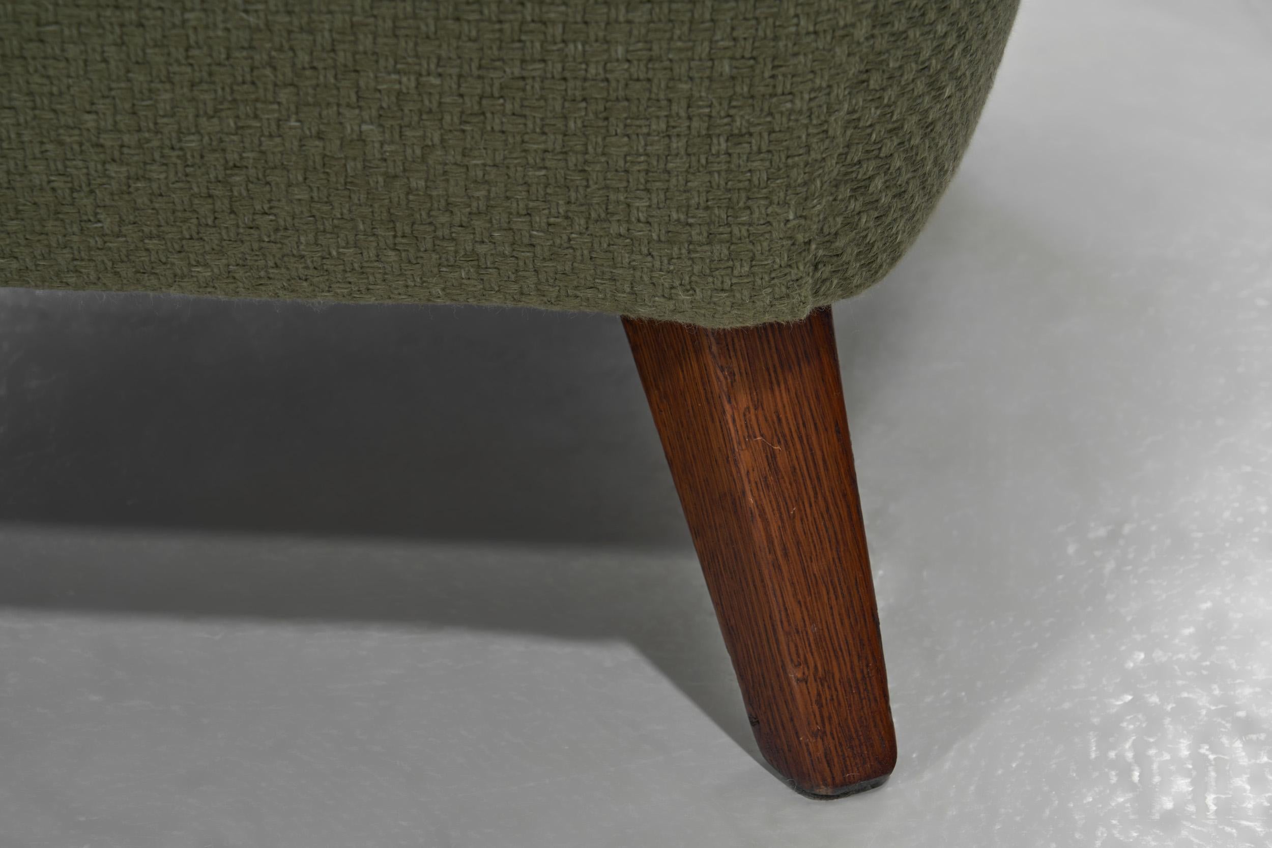 Fauteuil Wingback tapissé en vert foncé, Europe, milieu du 20e siècle en vente 10