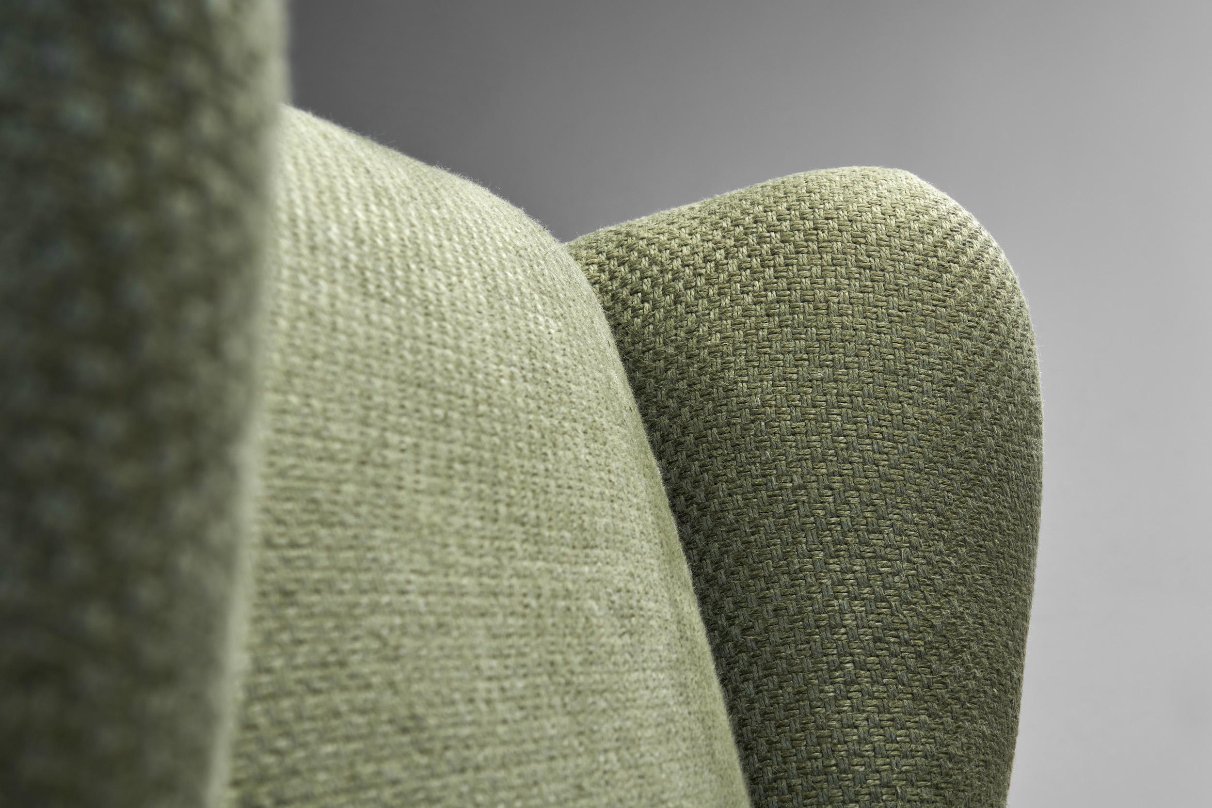 Fauteuil Wingback tapissé en vert foncé, Europe, milieu du 20e siècle en vente 2