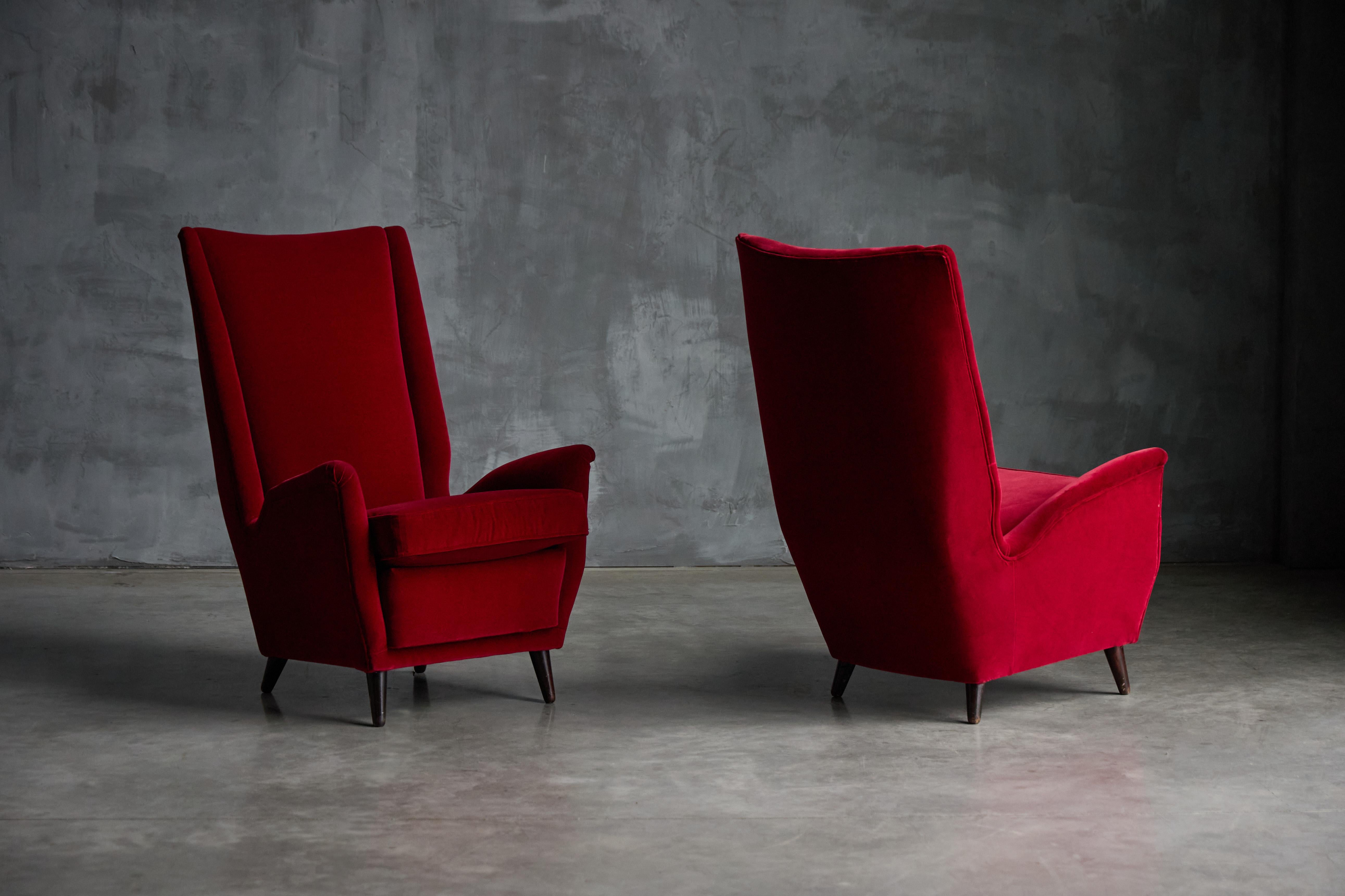 Italian Wingback Armchairs in Red Velvet by Gio Ponti, Italy, 1950s For Sale