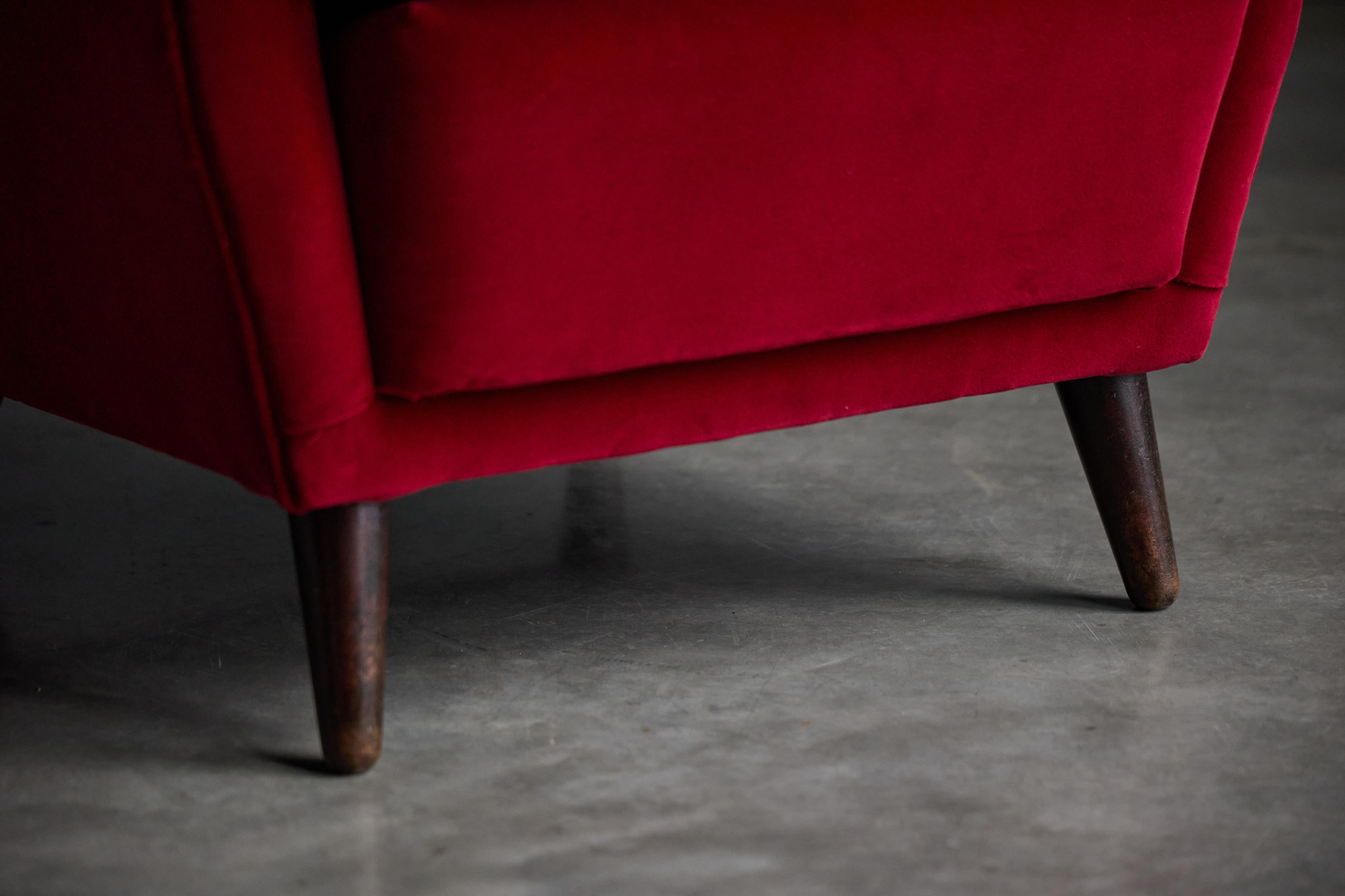 Wingback Armchairs in Red Velvet by Gio Ponti, Italy, 1950s For Sale 1
