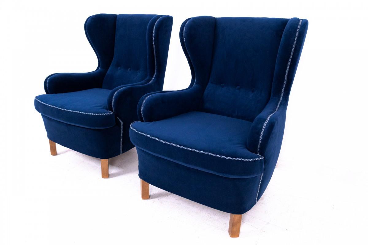 Sillones con respaldo, Norte de Europa, mediados del siglo XX. Después de la renovación.

Muy buen estado, tras una renovación y retapizado profesionales.

Dimensiones: altura 97 cm, altura del asiento 46 cm, anchura 75 cm, profundidad 80 cm