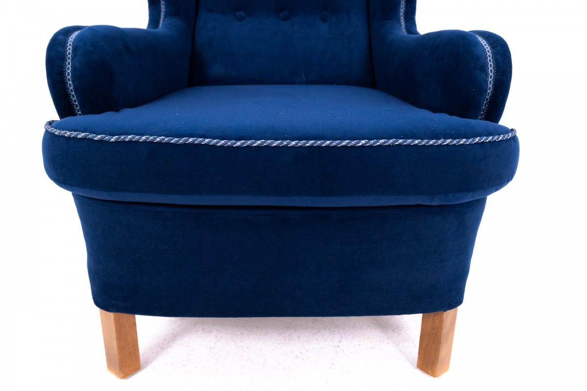 Sillones con respaldo, Norte de Europa, mediados del siglo XX. Después de la renovación. Tela en venta