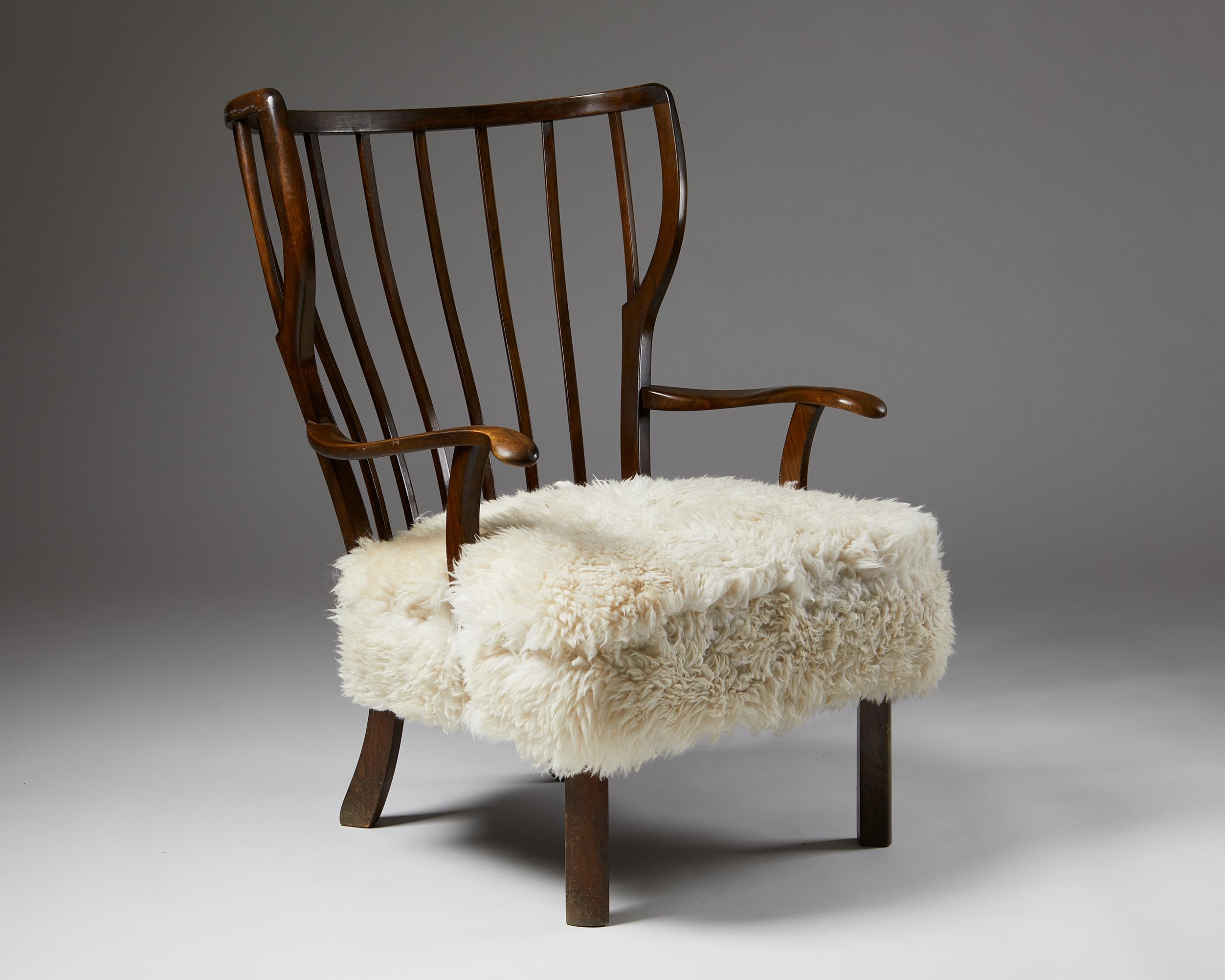 Stained beech wood and sheepskin.

Measures: H: 100 cm / 39 1/3’’
SH: 47 cm / 18 ½’’
W: 69 cm / 27’’
D: 83 cm / 32 2/3’’.
 