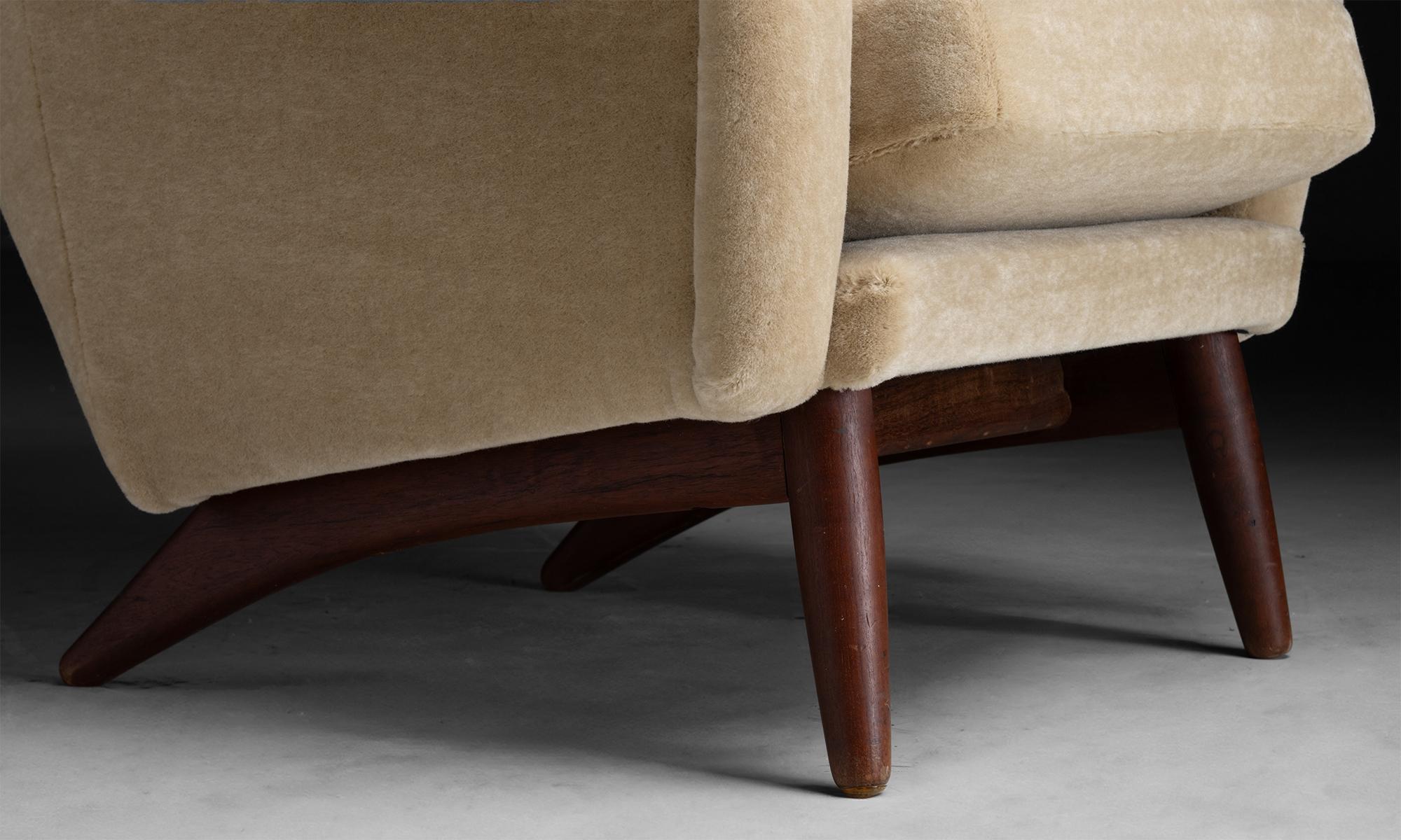 Wingback Chair in Mohair Velvet, Denmark circa 1960 In Good Condition In Culver City, CA