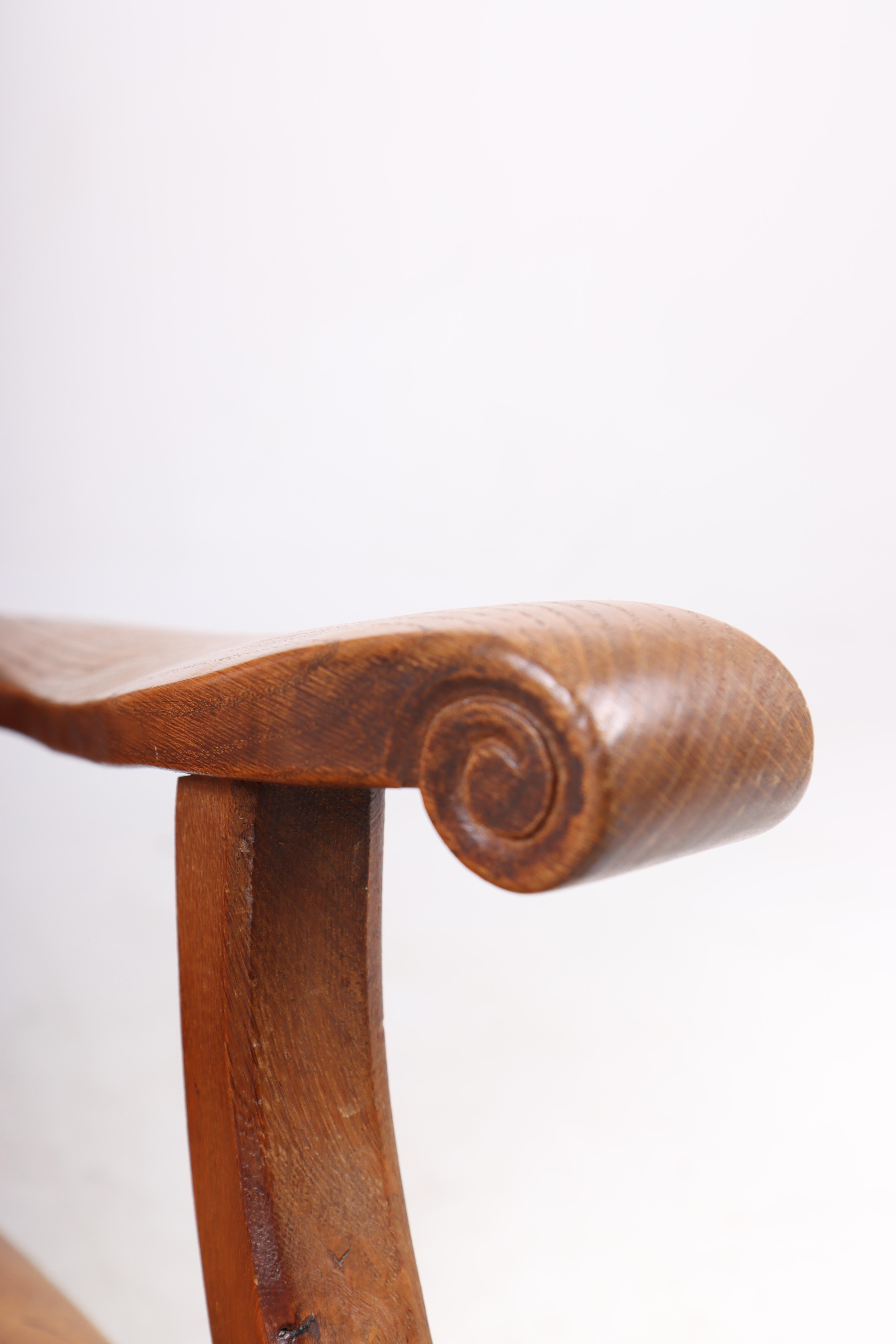 Silla Wingback de roble macizo y cuero patinado, ebanista danés, años 40 Escandinavo moderno