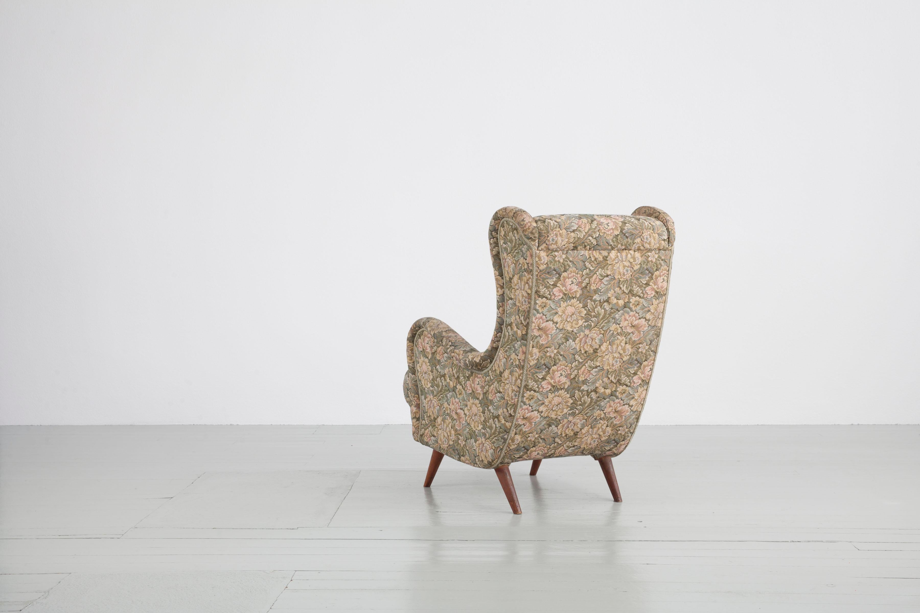 Italian Floral Patterned Fabric Wingback Chair, 1950s In Fair Condition In Wolfurt, AT