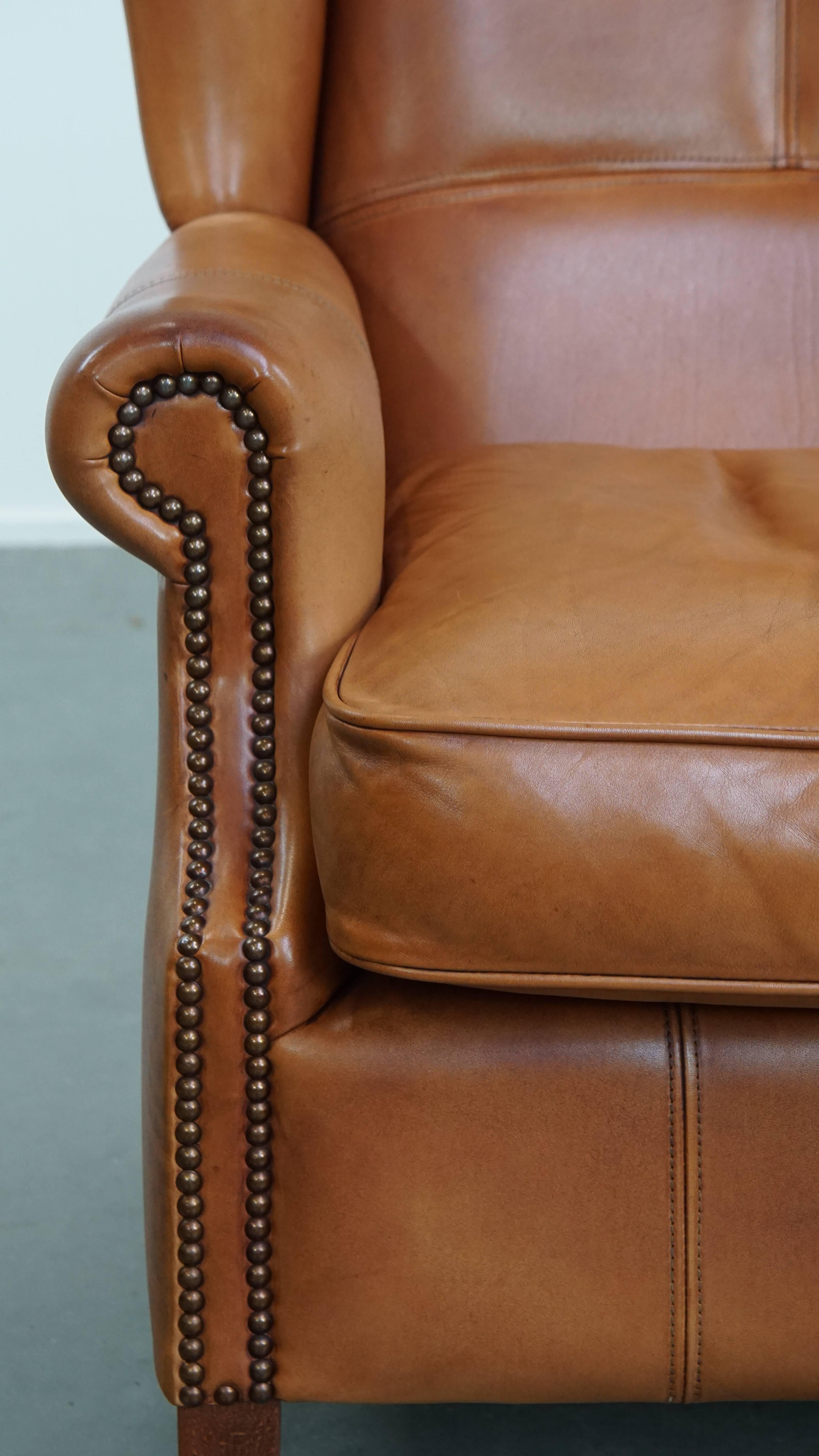 Cuir de vache Chaise Wingback en cuir de vachette en vente