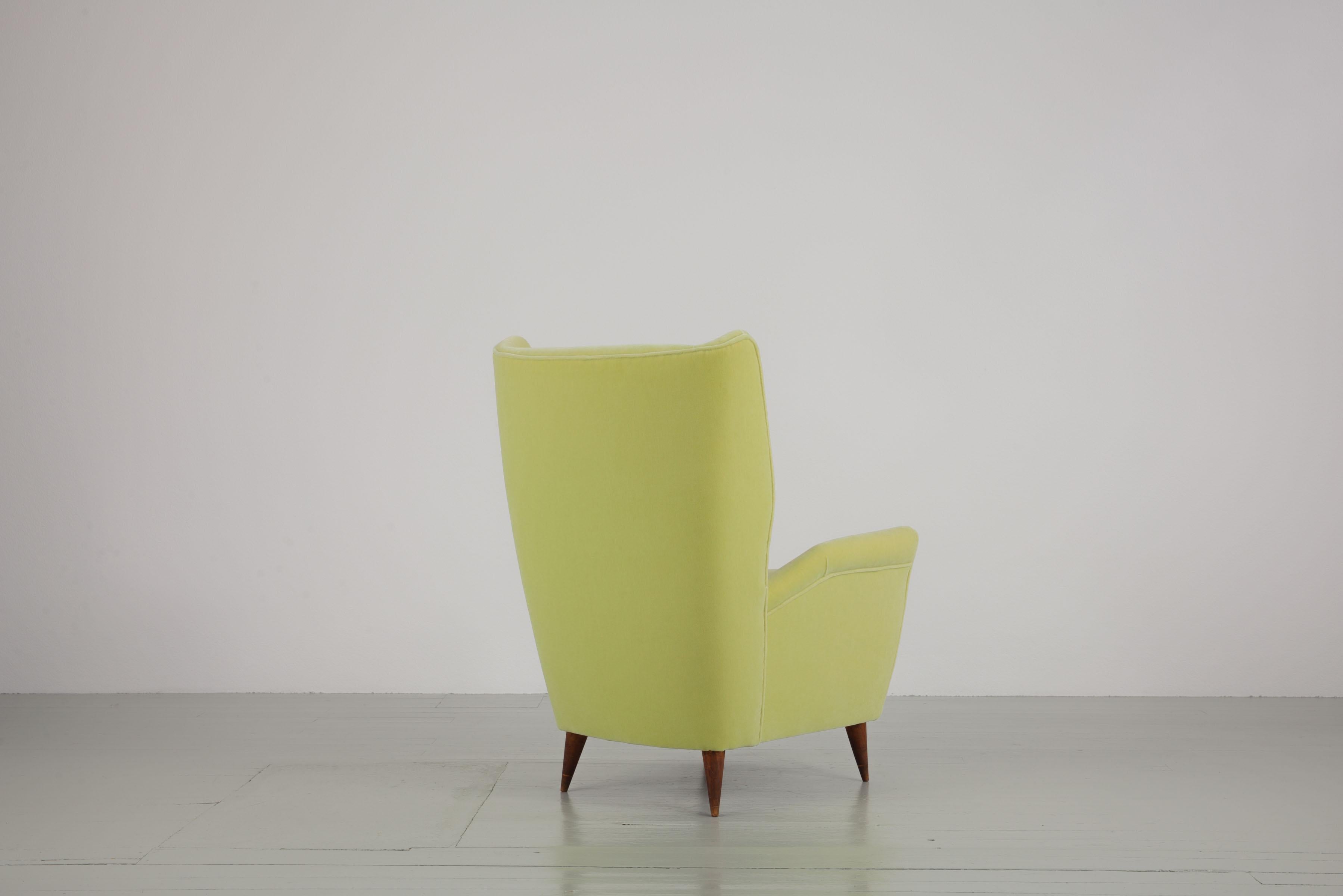Mohair Sedia Wingback gialla italiana, prodotta da I.S.A. Bergamo, anni '50