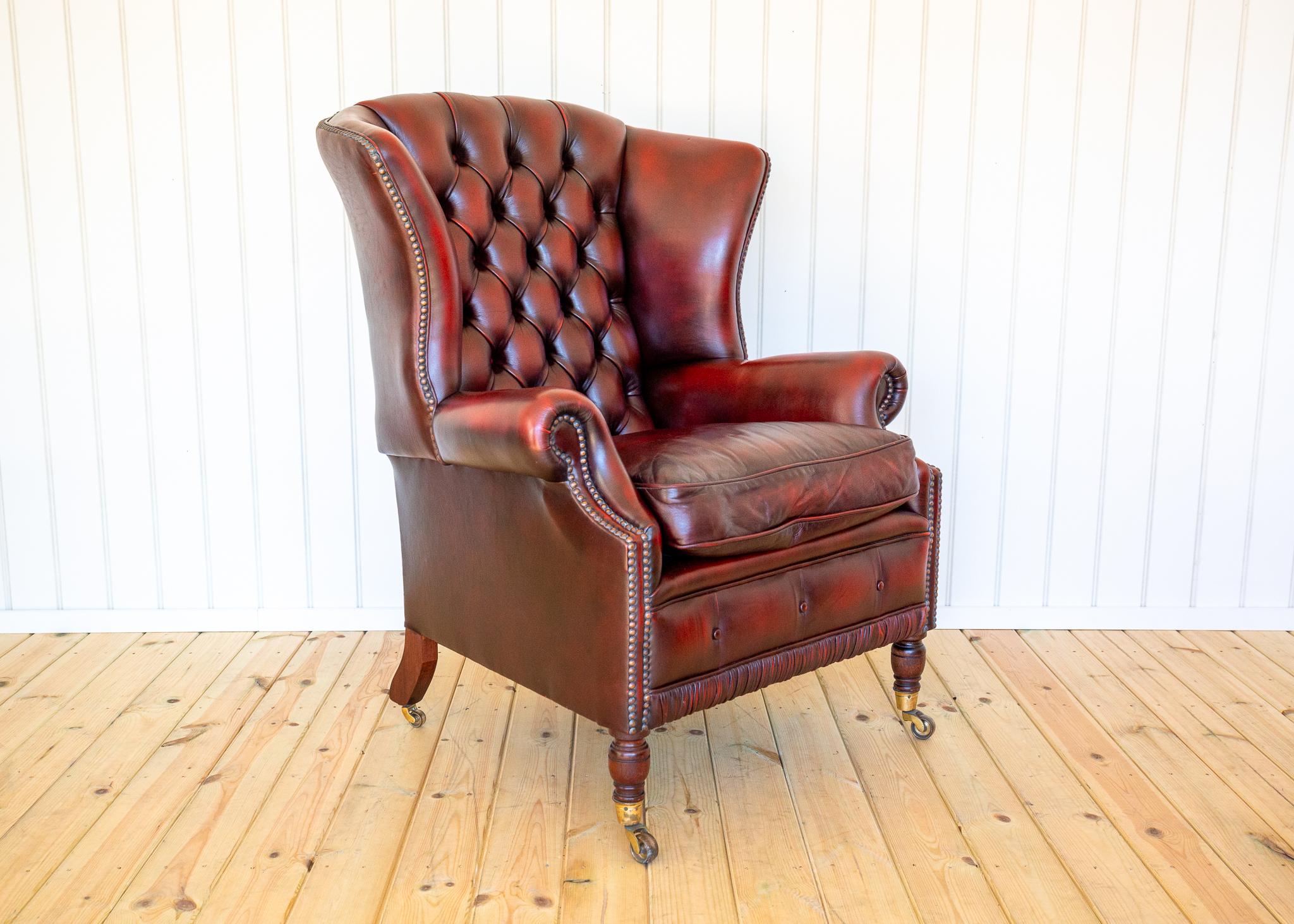 Laiton Fauteuil Chesterfield à dossier de style géorgien rouge sang-de-bœuf Harrods 1990 Fireside en vente