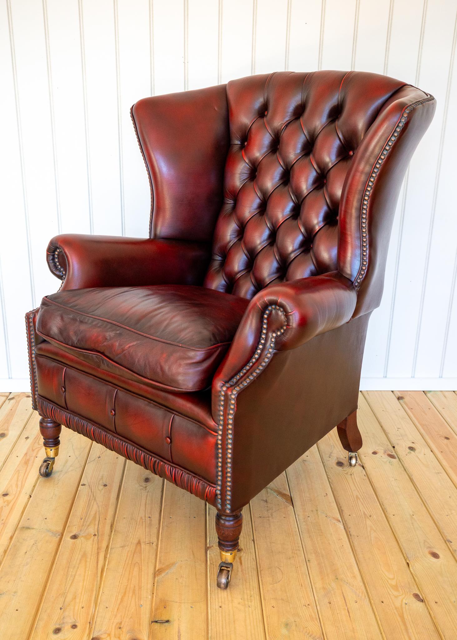Georgien Fauteuil Chesterfield à dossier de style géorgien rouge sang-de-bœuf Harrods 1990 Fireside en vente