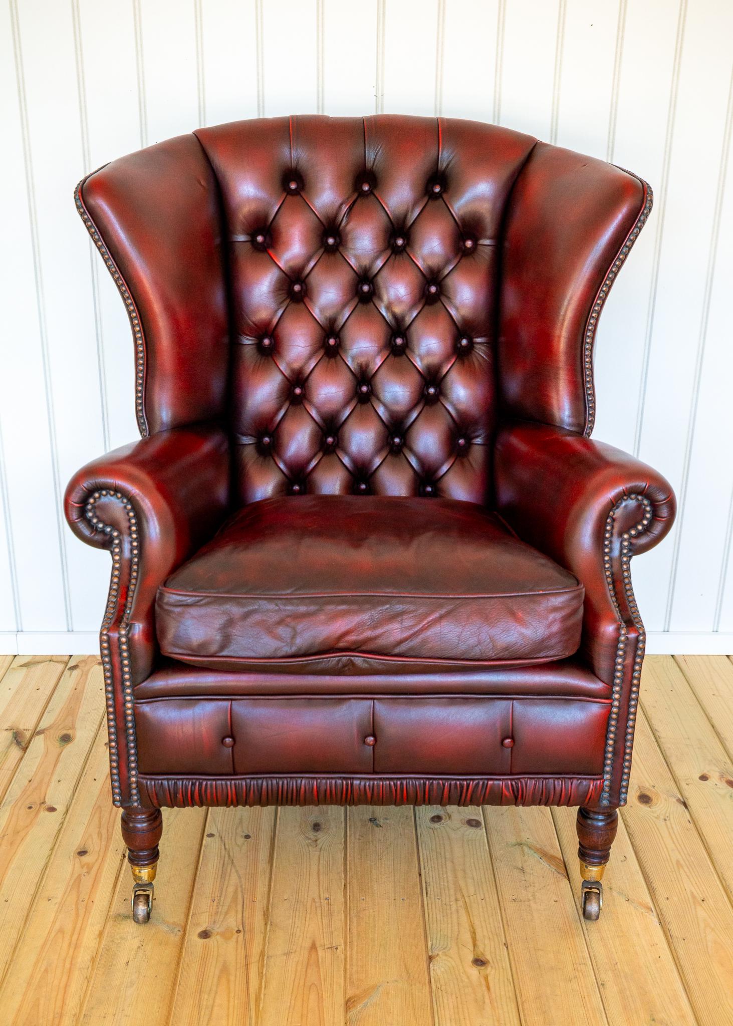 Fait main Fauteuil Chesterfield à dossier de style géorgien rouge sang-de-bœuf Harrods 1990 Fireside en vente