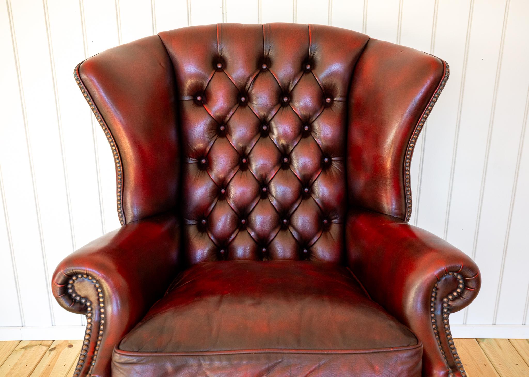 XVIIIe siècle Fauteuil Chesterfield à dossier de style géorgien rouge sang-de-bœuf Harrods 1990 Fireside en vente