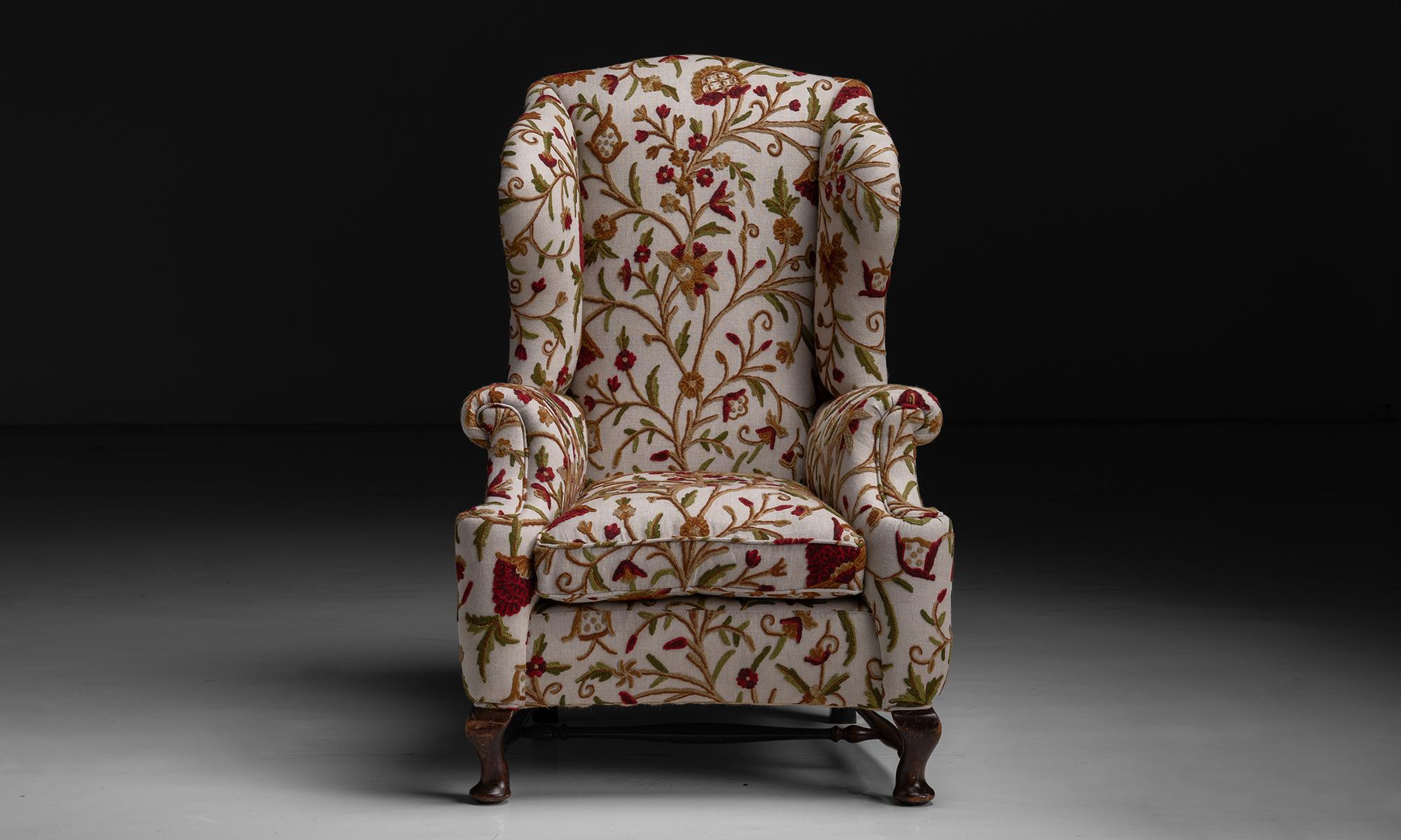 Wingback in Floral Linen, England circa 1890 In Good Condition For Sale In Culver City, CA