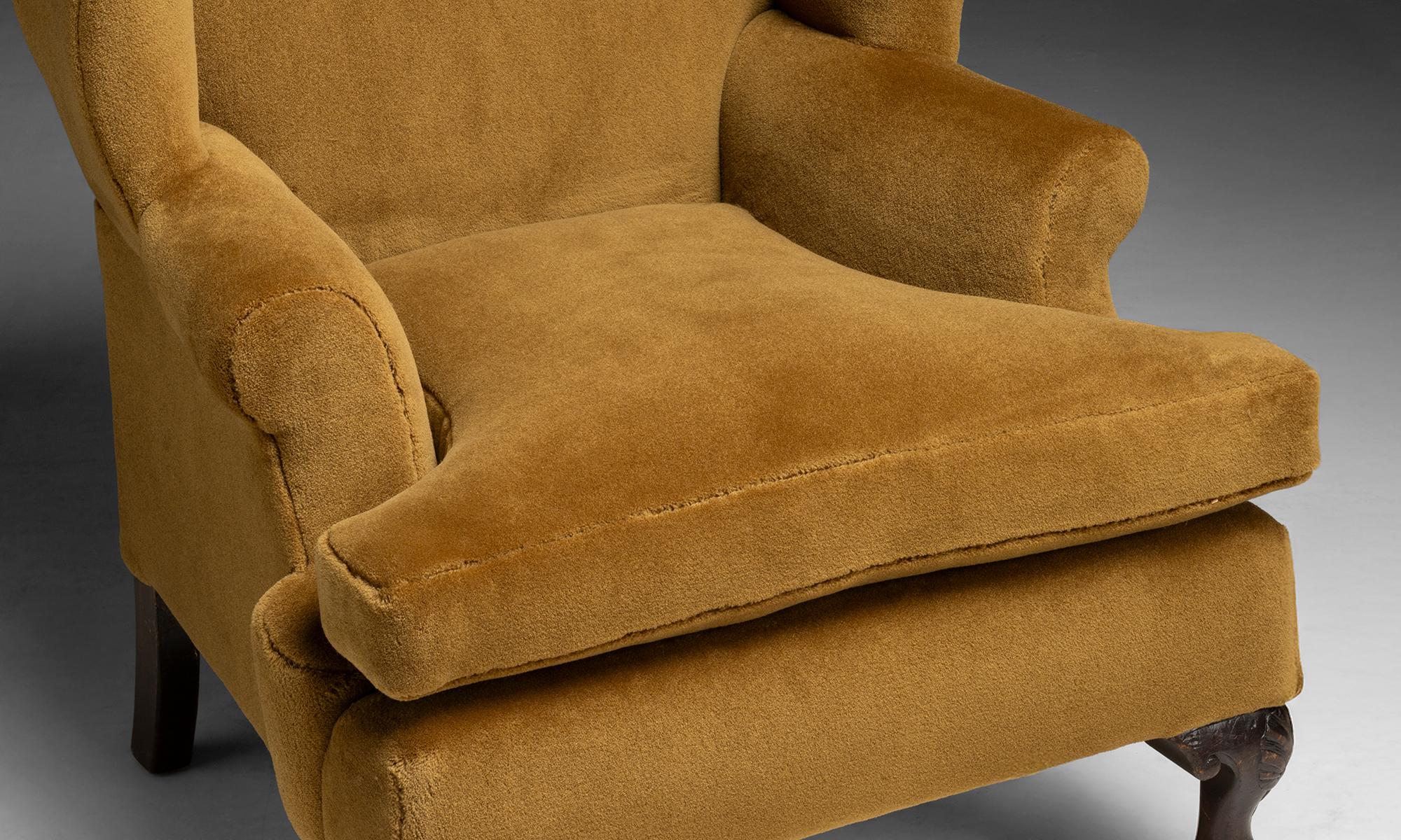 Anglais Wingback in Pierre Frey Velvet, England circa 1900 en vente