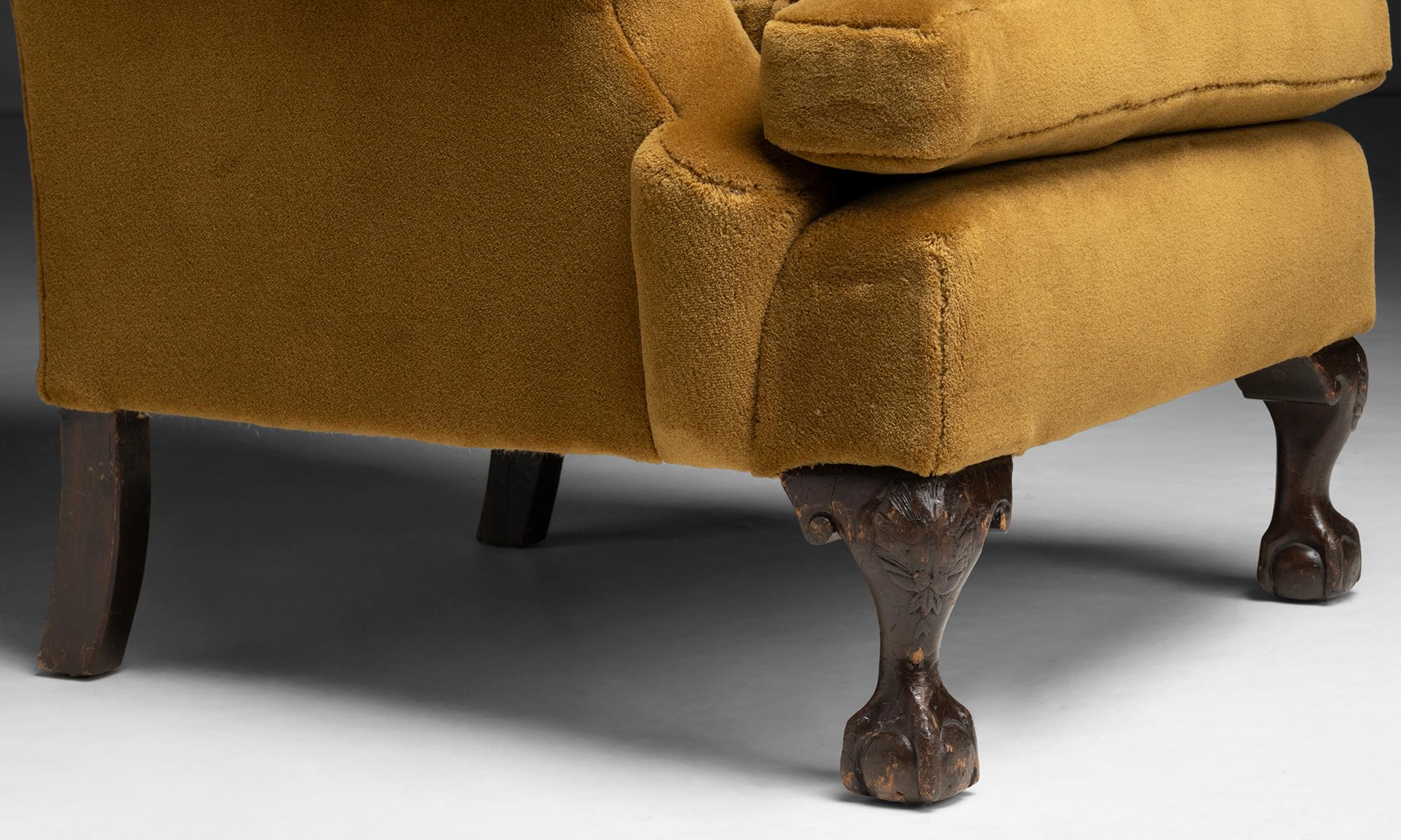 Wingback in Pierre Frey Velvet, England circa 1900 Bon état - En vente à Culver City, CA