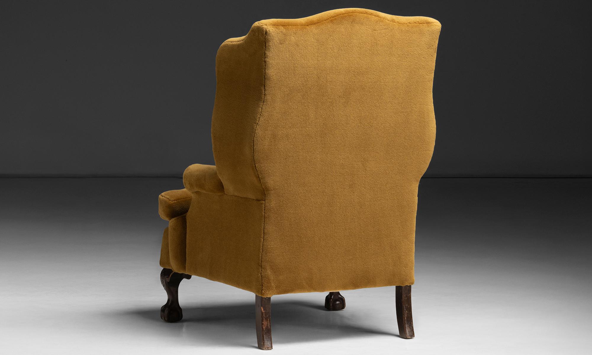 Velours Wingback in Pierre Frey Velvet, England circa 1900 en vente