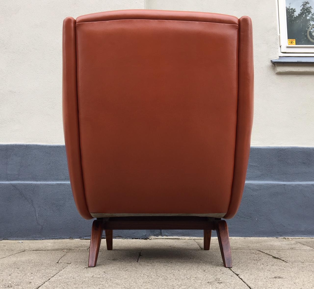Wingback Leather and Rosewood Easy Chair by Illum Wikkelsø for Søren Wlladsen 1