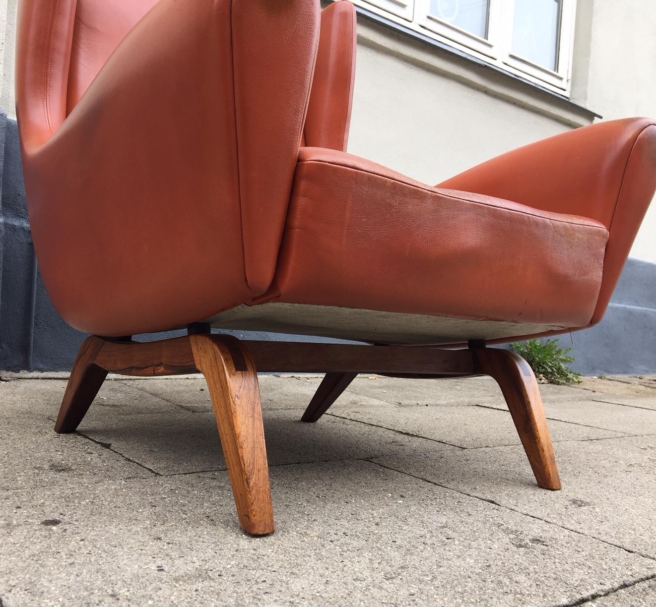 Wingback Leather and Rosewood Easy Chair by Illum Wikkelsø for Søren Wlladsen 3