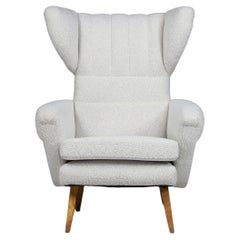 Sedia da salotto Wingback in tessuto Bouclé rivestito, Praque 1950s