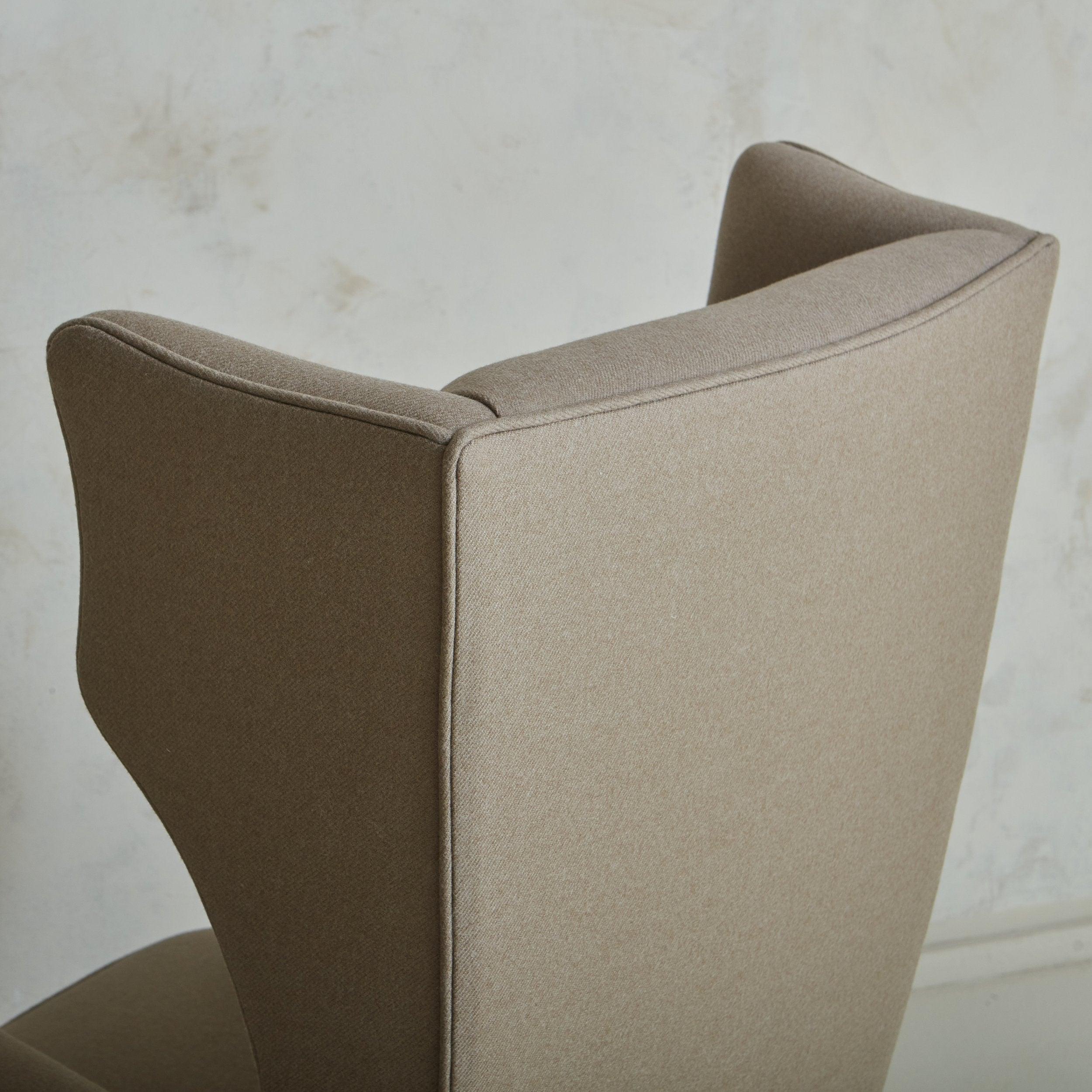 Wingback Lounge Chair in the Style of Paolo Buffa, Italy 1960s For Sale 2