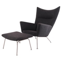 Fauteuil à oreilles avec pouf Model No. CH445 En Gris Hallingdal Par Hans J. Wegner