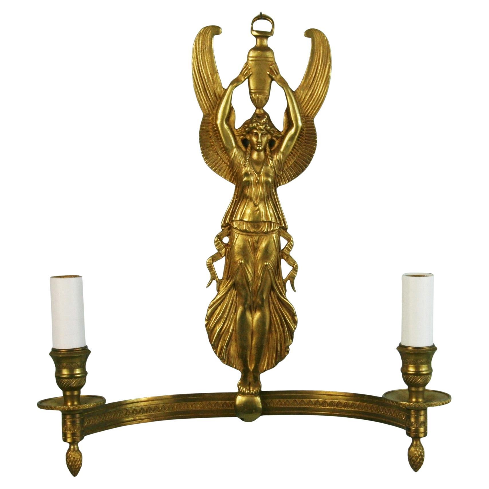 3-763 Pareja de apliques franceses de dos luces de bronce dorado finamente cincelado.
