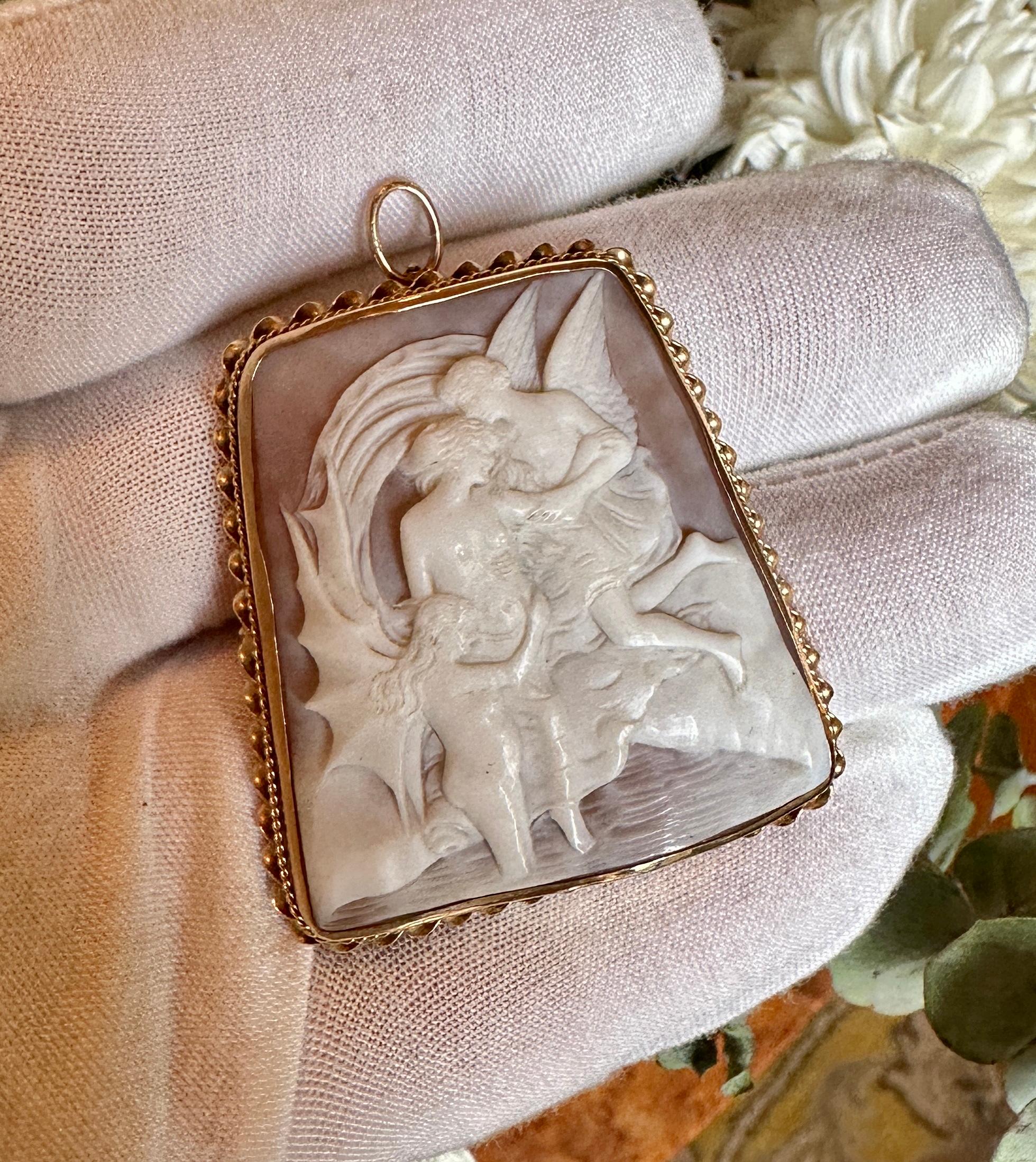Winged Angels Nude Goddess Cameo Pendant Brooch Necklace 14 Karat Gold Antique For Sale 1