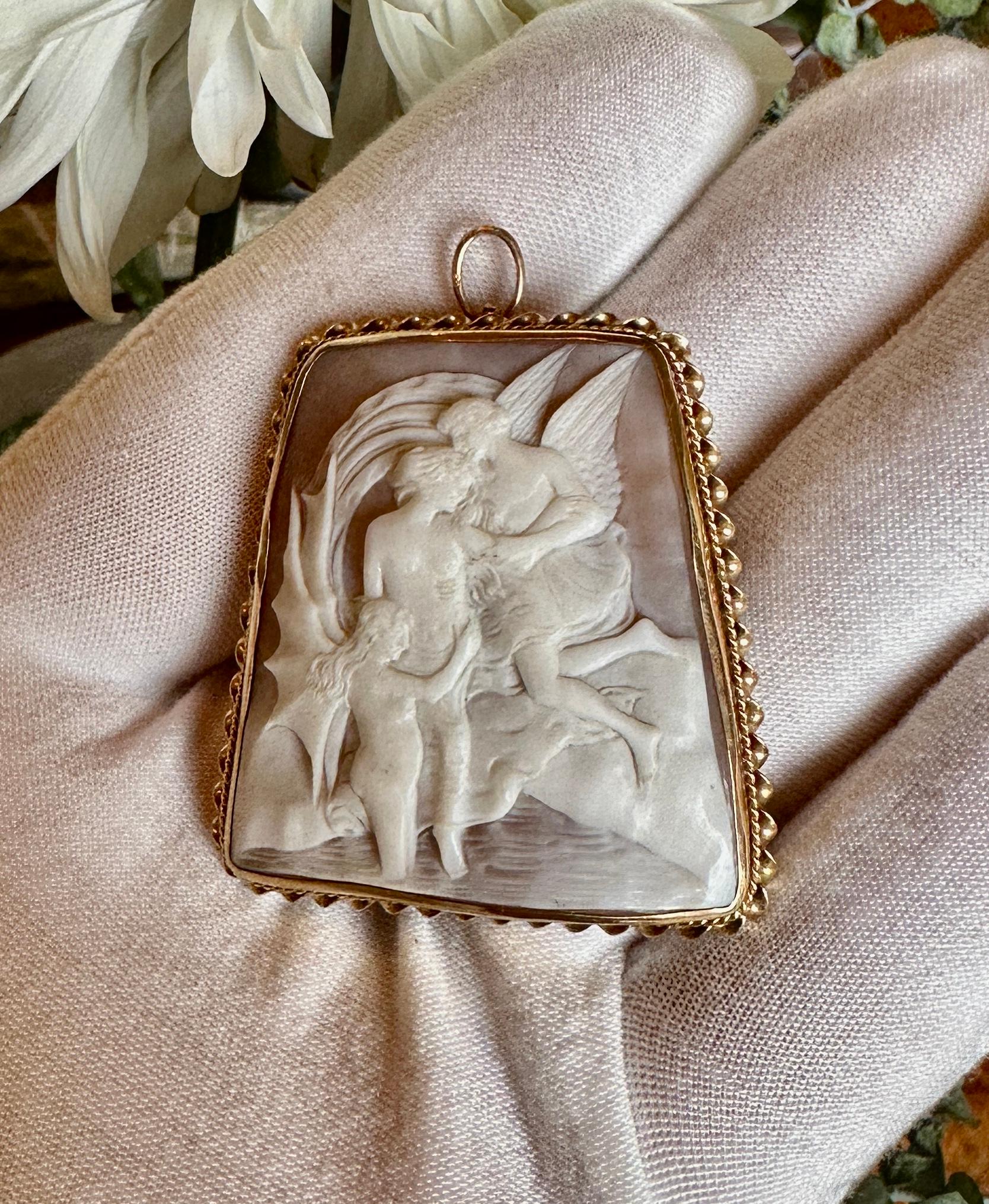 Winged Angels Nude Goddess Cameo Pendant Brooch Necklace 14 Karat Gold Antique For Sale 2