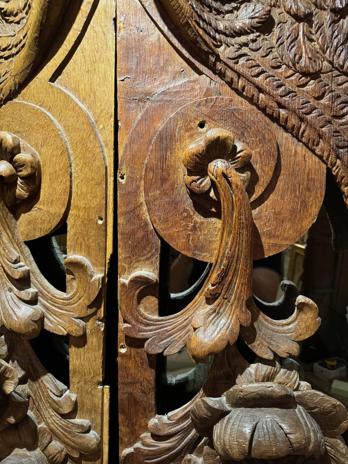 Français Anges ailés, très grande paire de panneaux, Flandres 17e siècle en vente