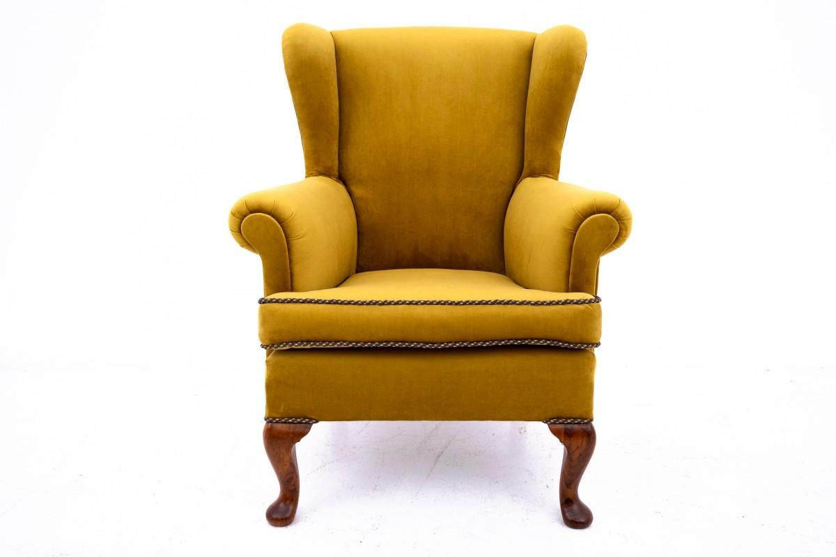 Winged armchair, Northern Europe, circa 1920.

Very good condition, after professional wood renovation and replacement of the upholstery with new one.

dimensions: height 94 cm seat height 45 cm width 77 cm depth 84 cm