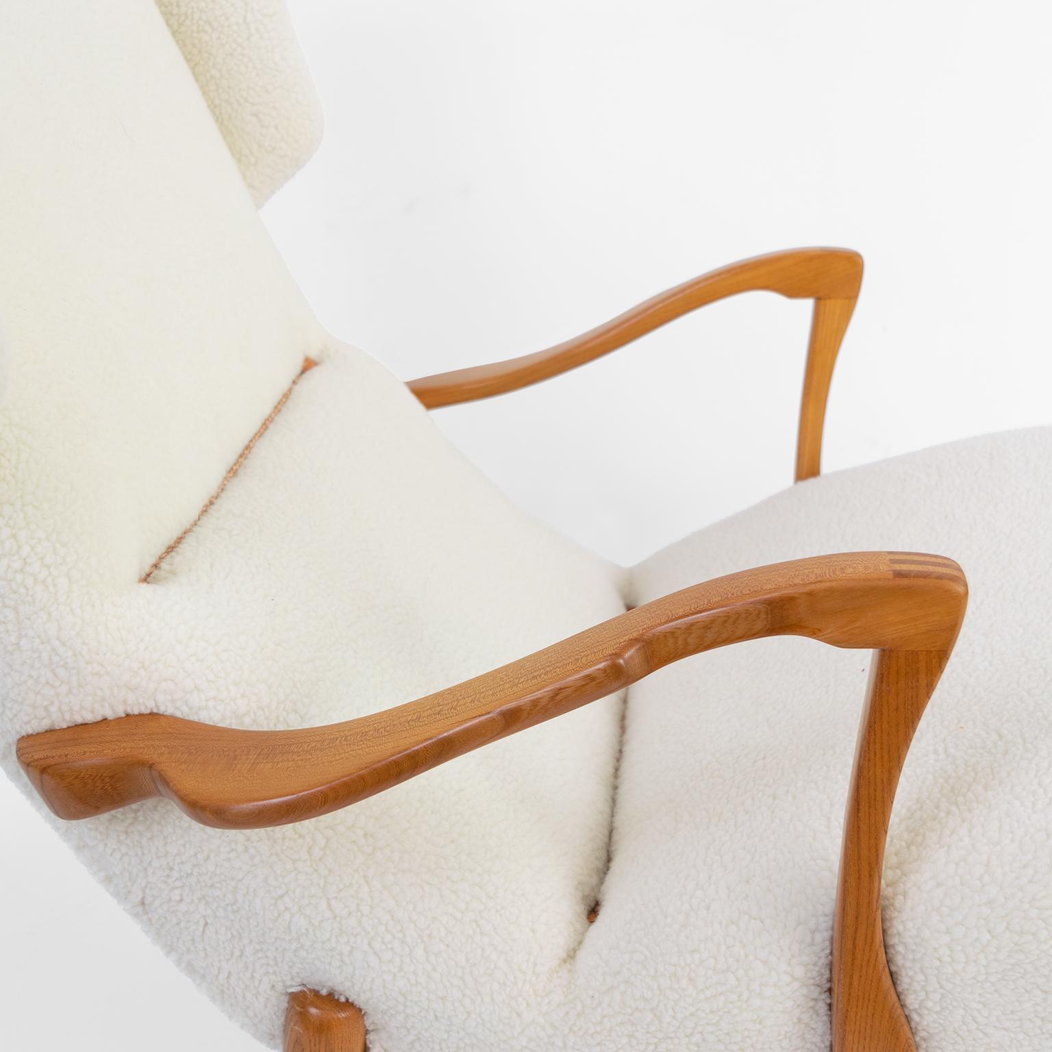 Winged Back Scandinavian Modern Lounge Chair in Faux Sheepskin Fabric 3
