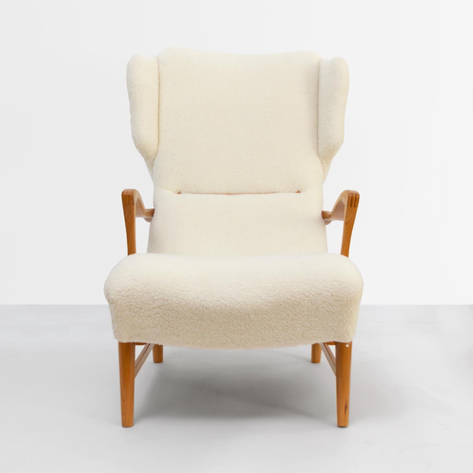 Carved Winged Back Scandinavian Modern Lounge Chair in Faux Sheepskin Fabric