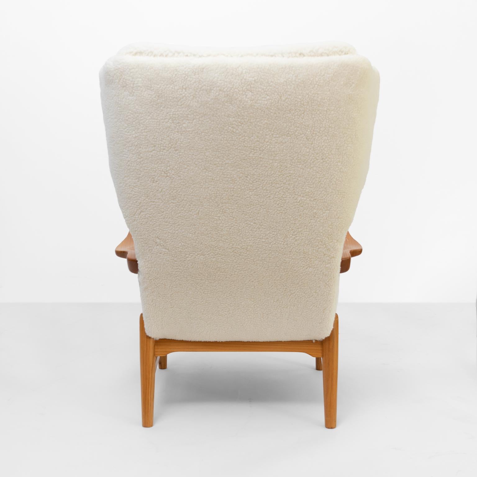 Winged Back Scandinavian Modern Lounge Chair in Faux Sheepskin Fabric In Good Condition In New York, NY