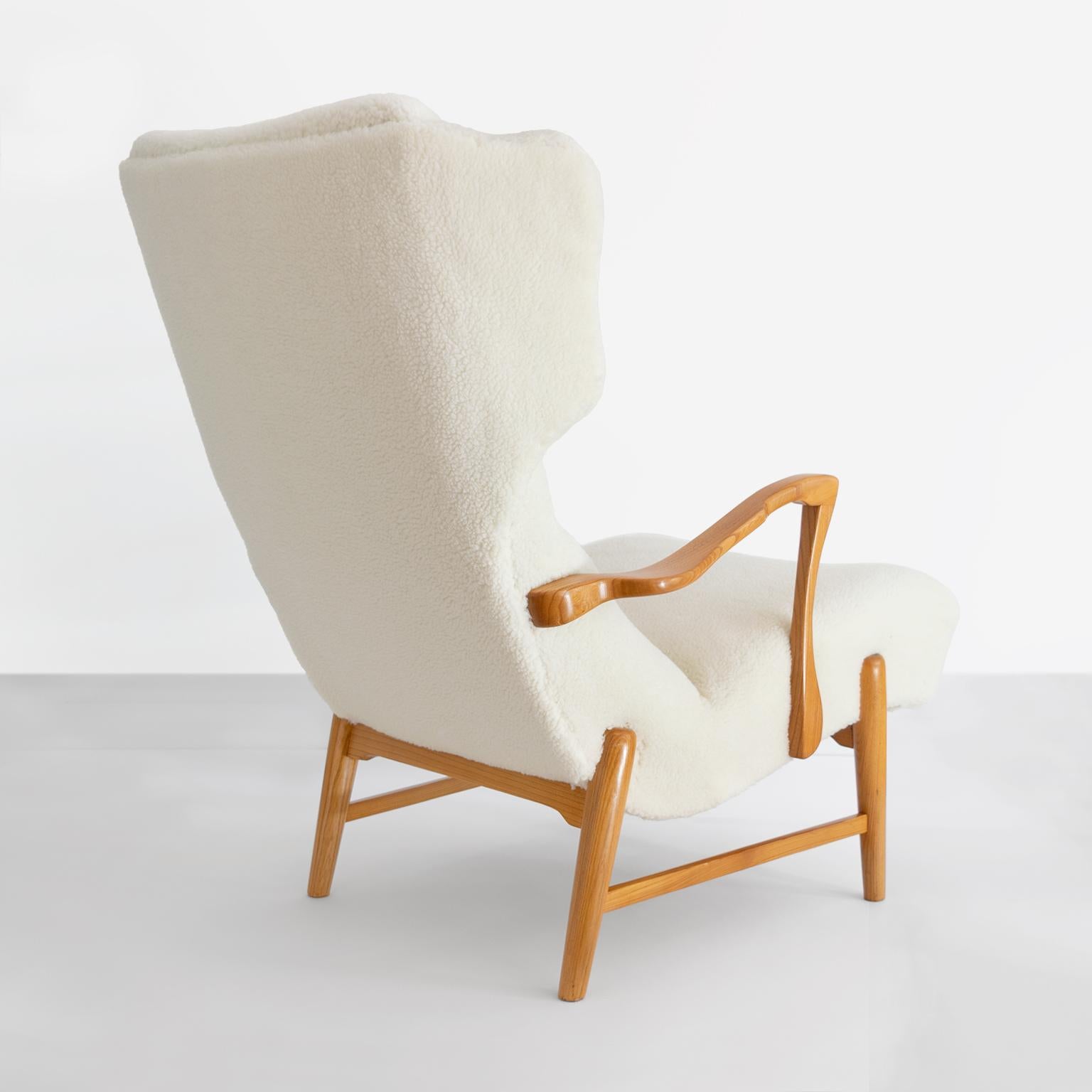 Winged Back Scandinavian Modern Lounge Chair in Faux Sheepskin Fabric 1