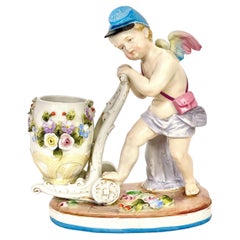 Figurita de porcelana "Cartero" Querubín alado