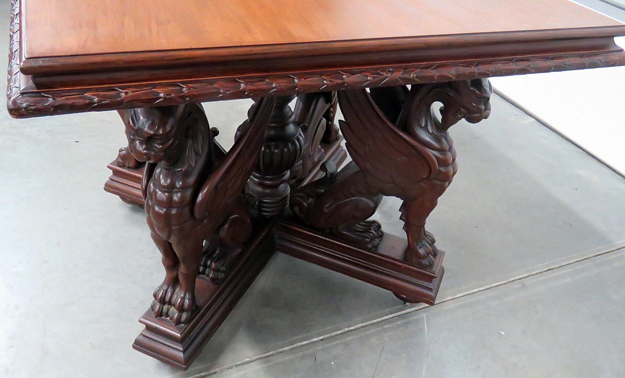Renaissance Table centrale Griffin ailée attribuée à Horner