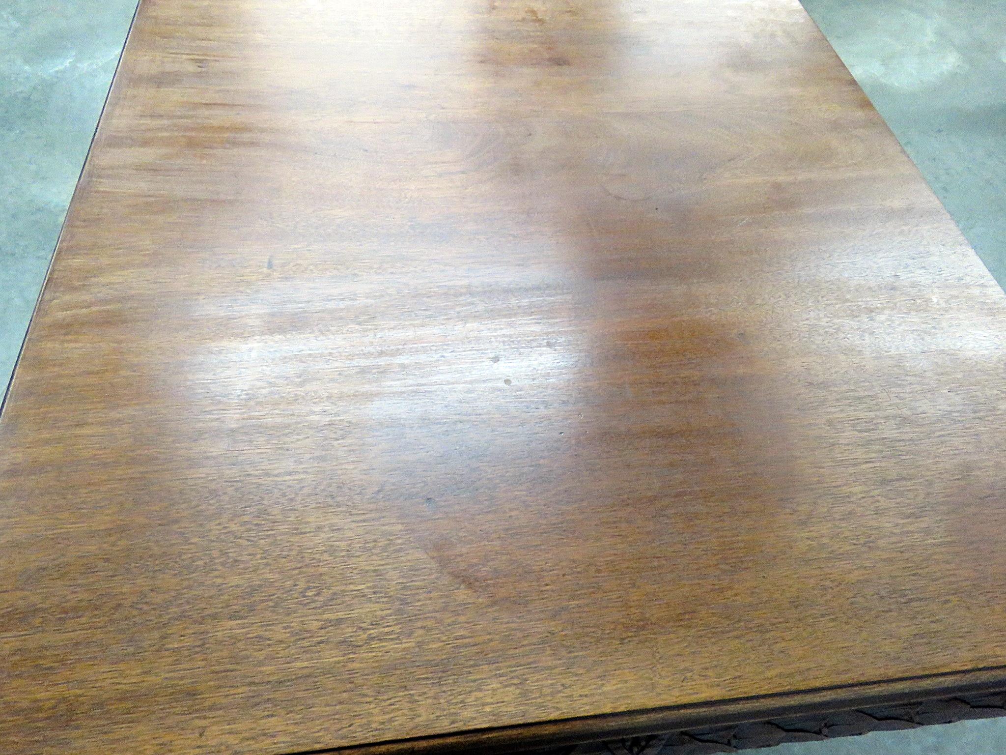 20ième siècle Table centrale Griffin ailée attribuée à Horner