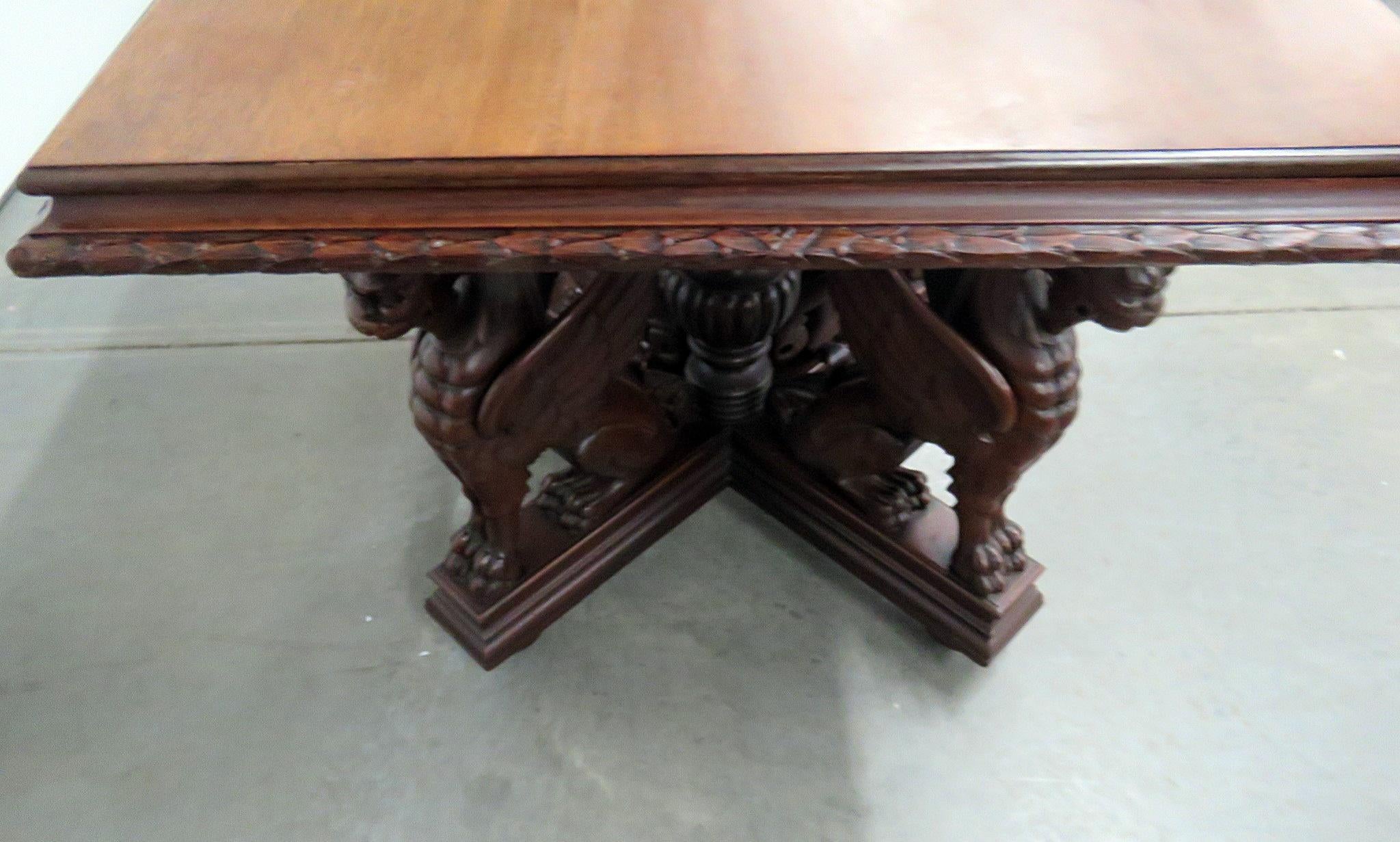 Table centrale Griffin ailée attribuée à Horner 1